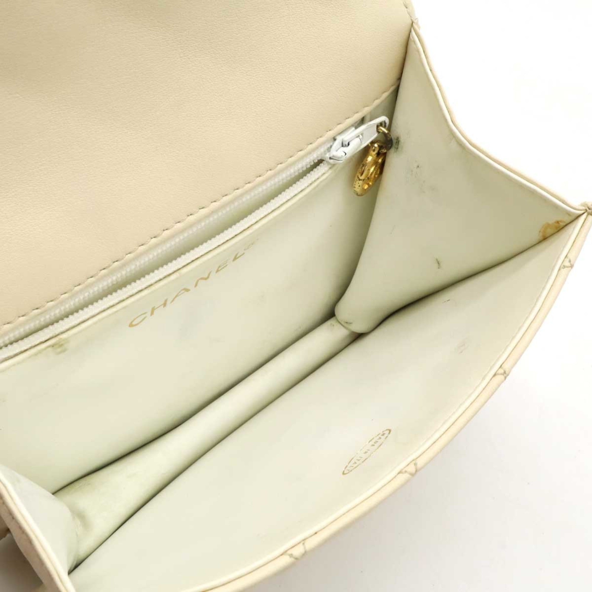 Chanel Ivory Leather Fanny Pack (Pre-Owned)