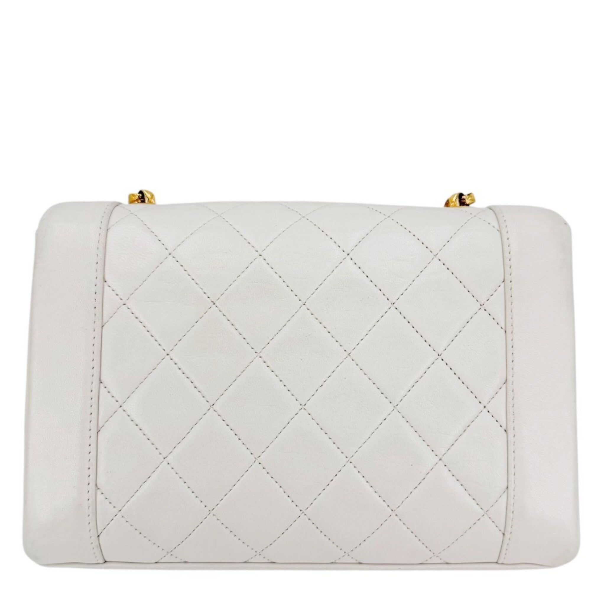 Chanel White Leather Shoulder Bag (Pre-Owned)