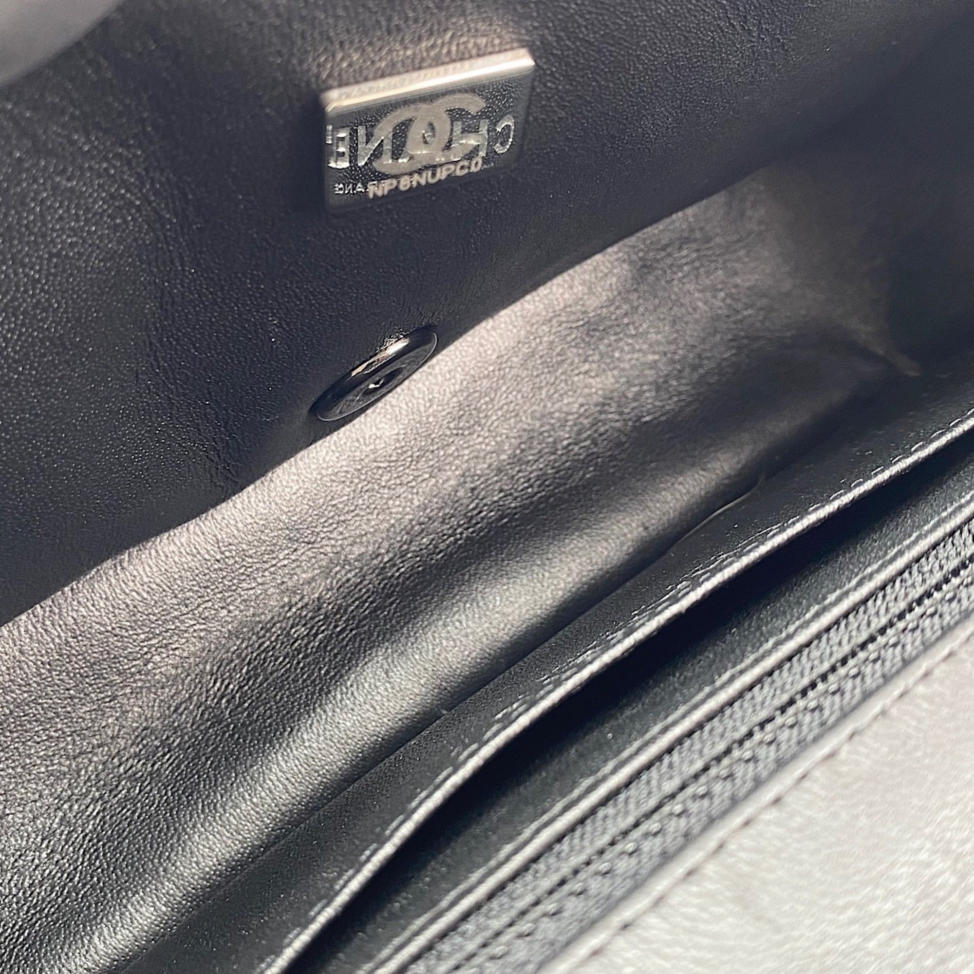 Chanel Black Shoulder Bag (Pre-Owned)
