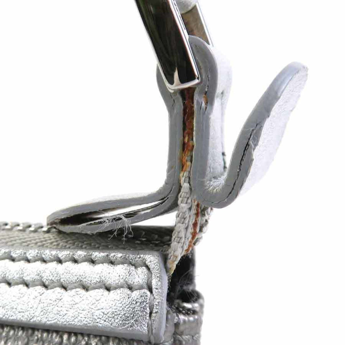 Salvatore Ferragamo Silver Leather Handbag (Pre-Owned)