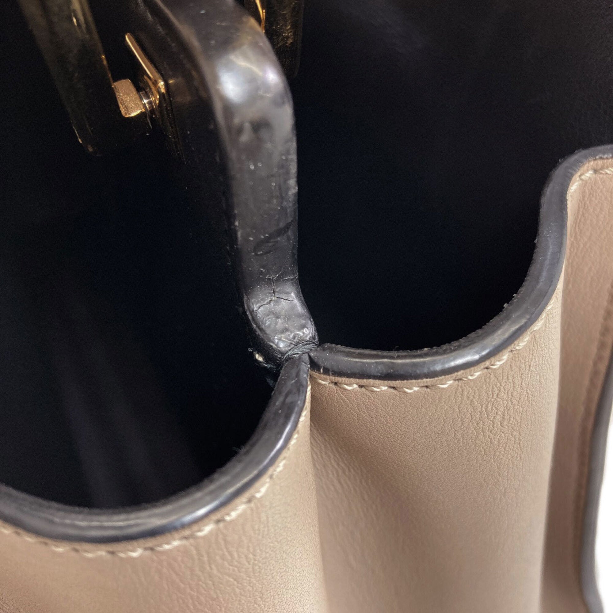 Fendi Grayish Leather Handbag (Pre-Owned)