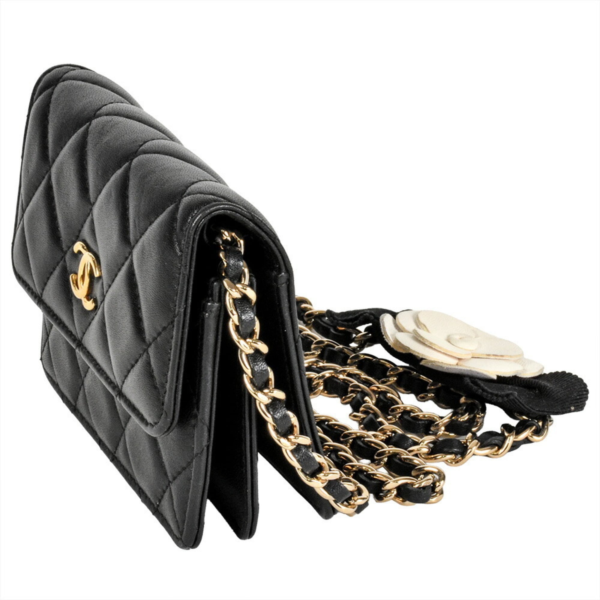 Chanel Matelasse Black Leather Shoulder Bag (Pre-Owned)