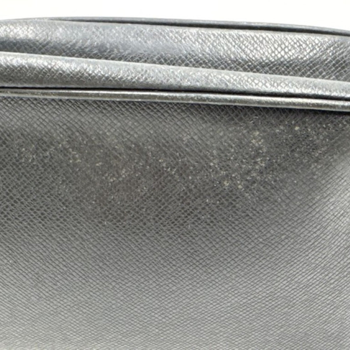 Louis Vuitton Ardoise Black Taiga Leather Clutch Bag (Pre-Owned)