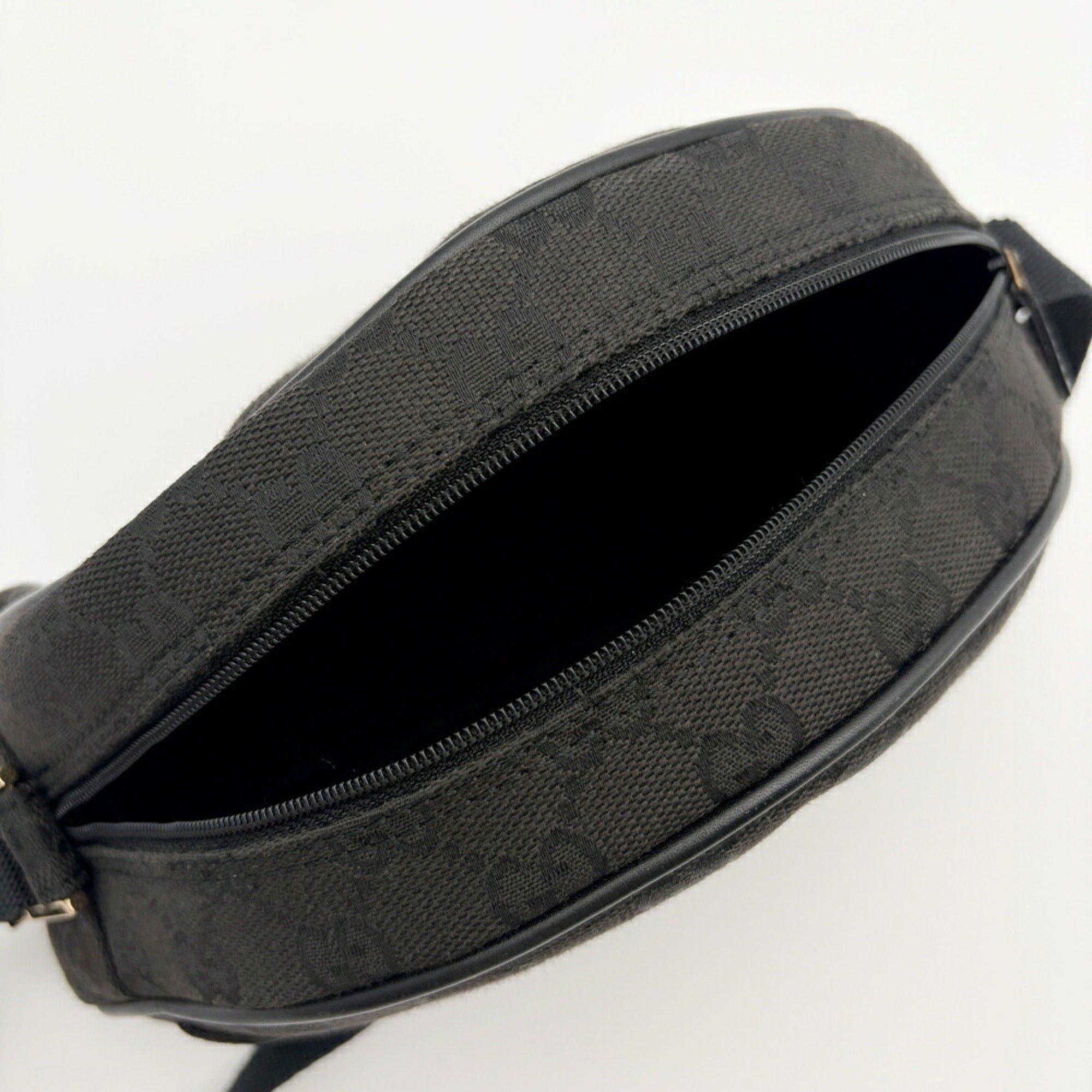 Gucci Black Gg Canvas Pouch (Pre-Owned)