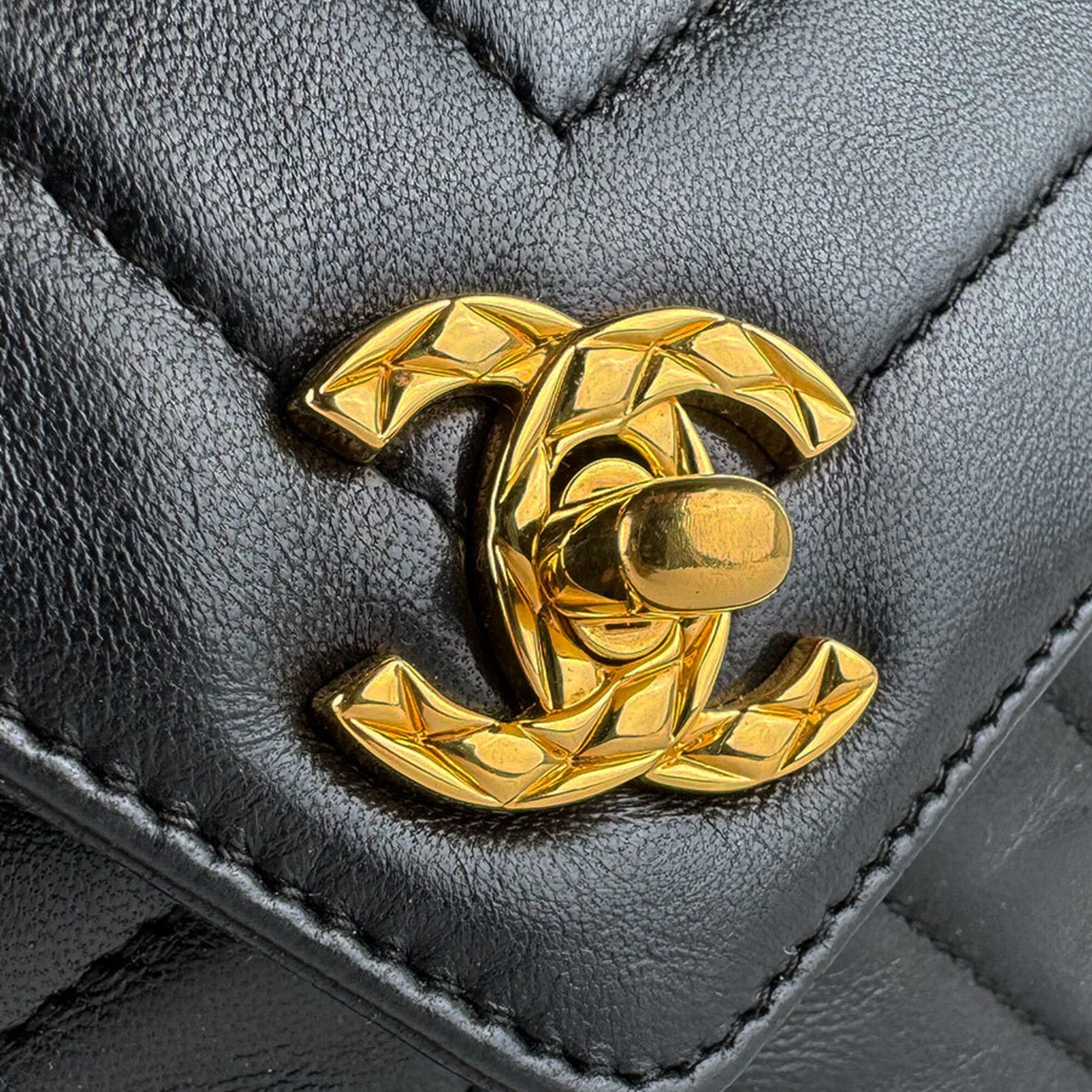 Chanel Black Leather Shoulder Bag (Pre-Owned)