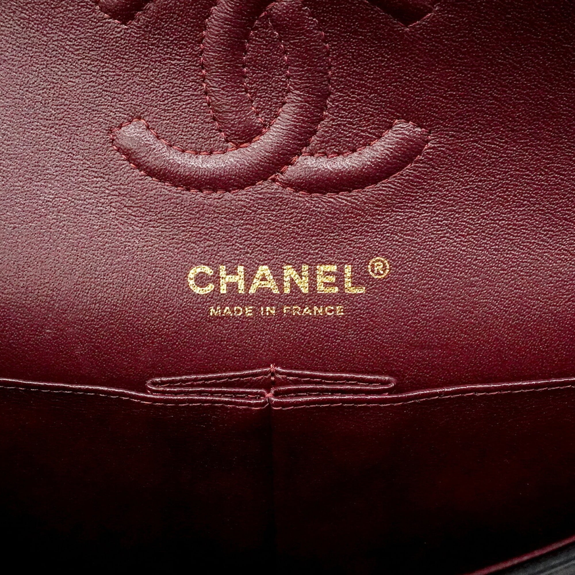 Chanel Black Leather Shoulder Bag (Pre-Owned)