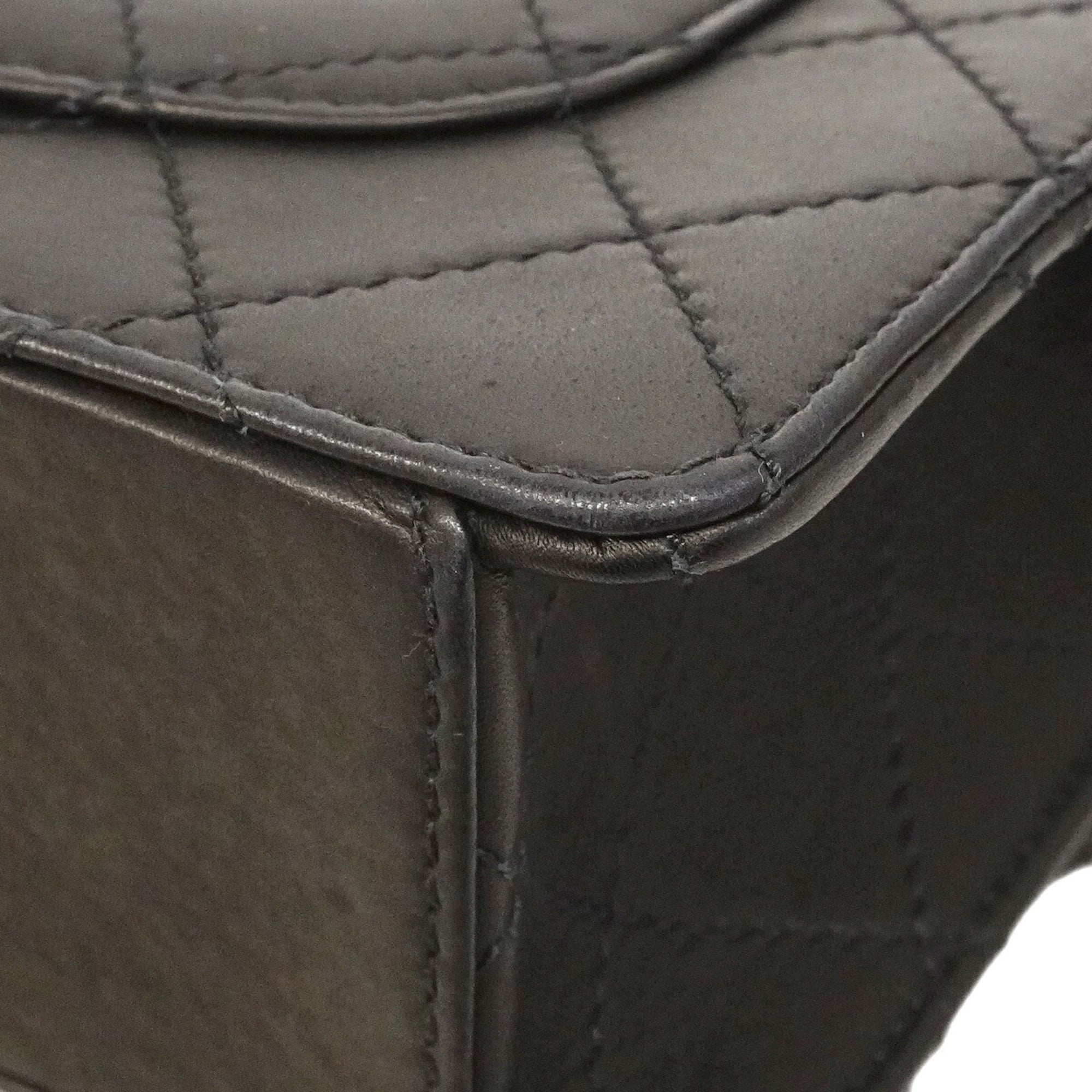 Chanel Black Leather Shoulder Bag (Pre-Owned)