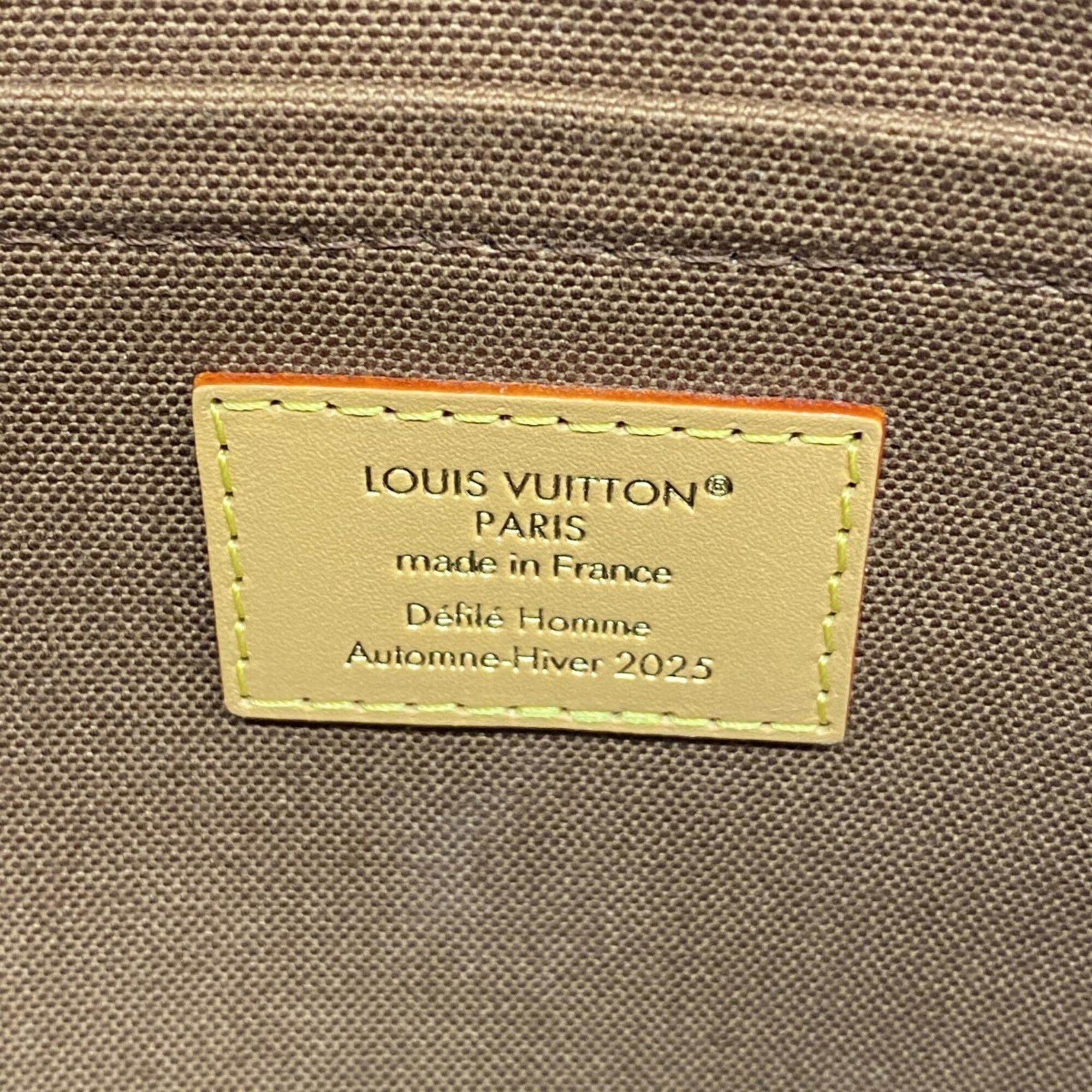 Louis Vuitton Brown Clutch Bag (Pre-Owned)