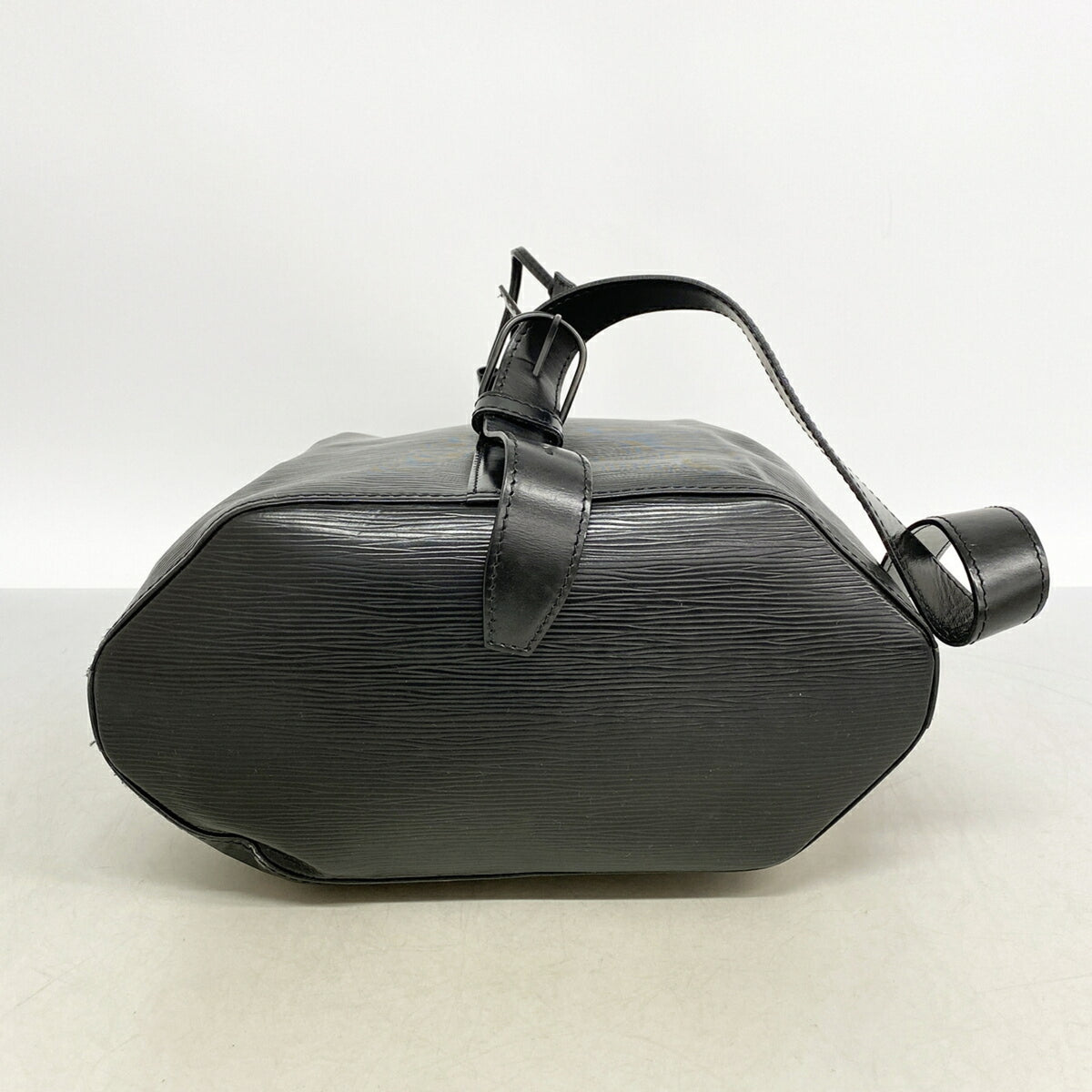 Louis Vuitton Noir Shoulder Bag (Pre-Owned)