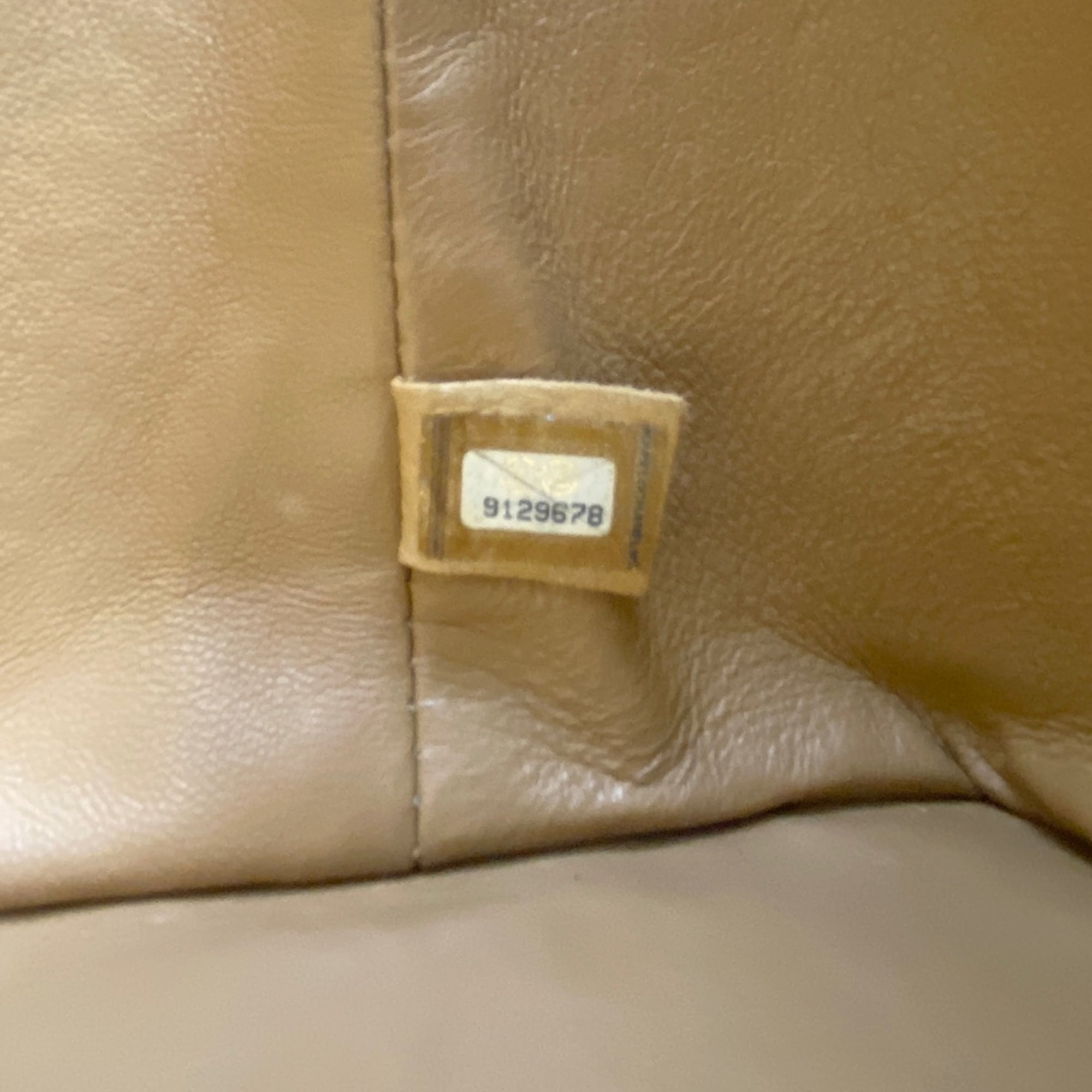 Chanel Beige Tote Bag (Pre-Owned)