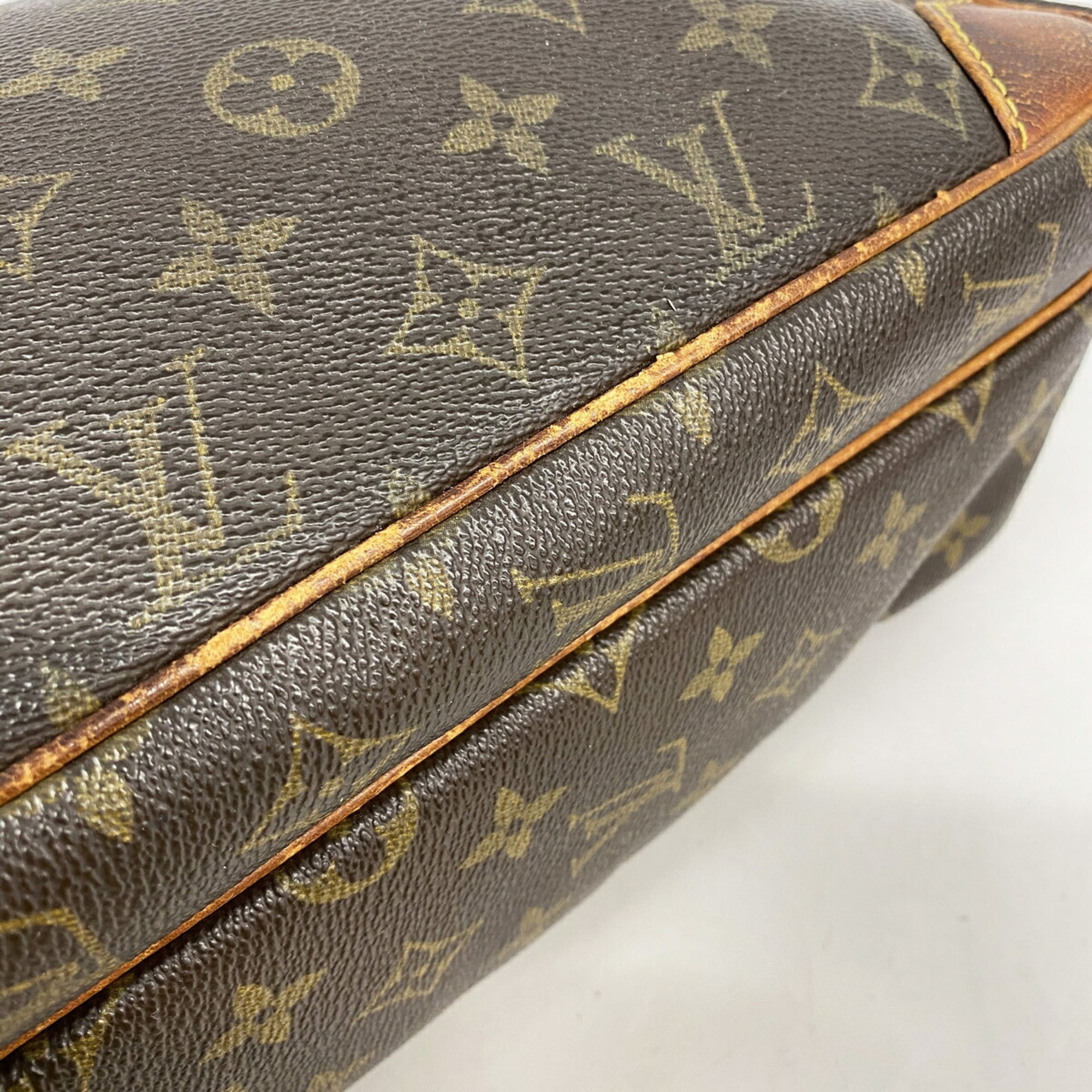 Louis Vuitton Brown Shoulder Bag (Pre-Owned)