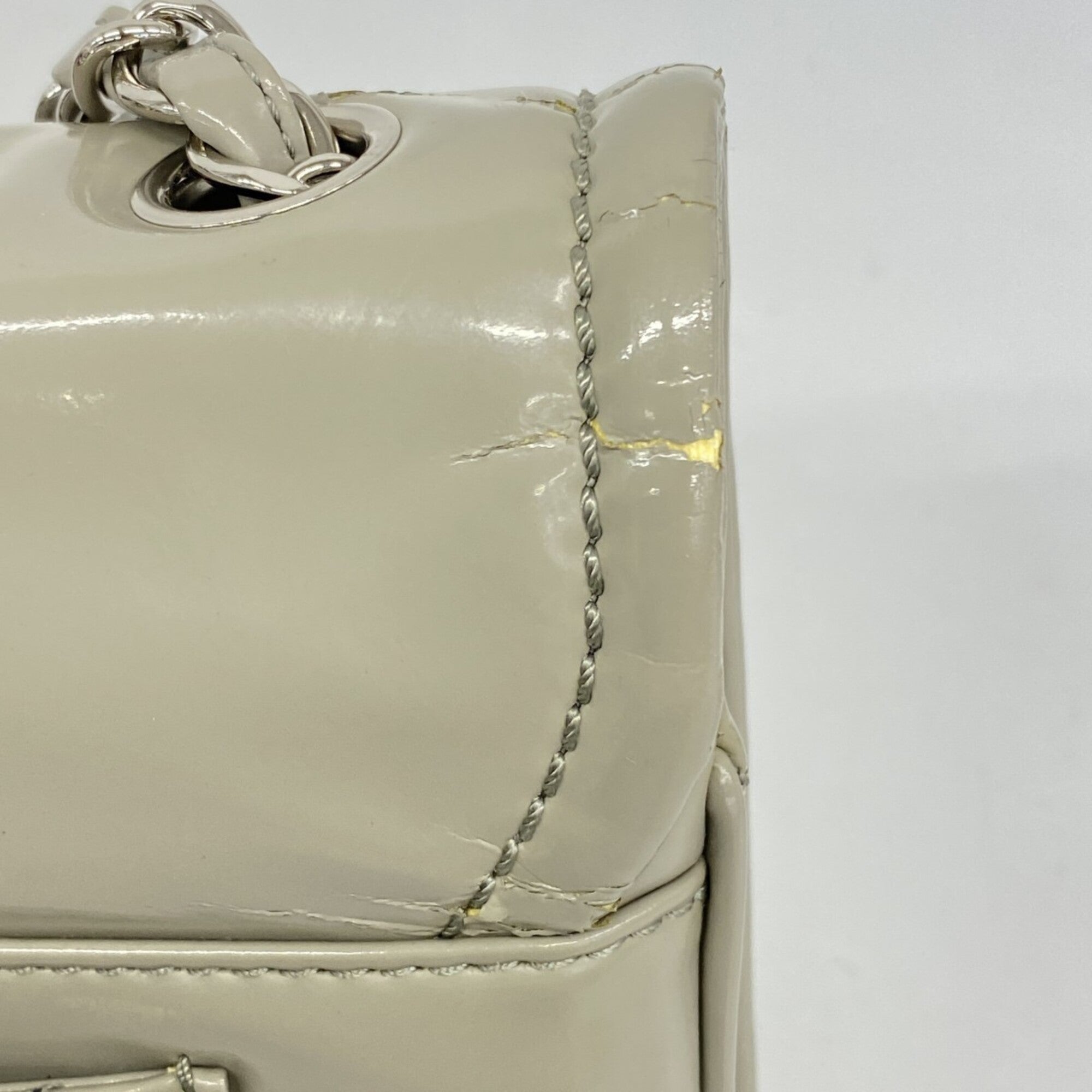 Chanel Gray Patent Leather Shoulder Bag (Pre-Owned)