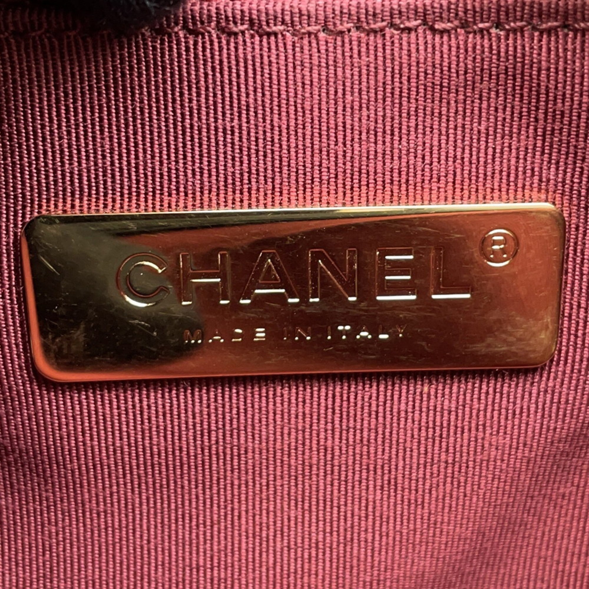 Chanel Black Leather Fanny Pack (Pre-Owned)