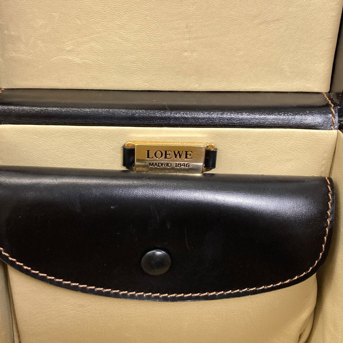Loewe Black Leather Handbag (Pre-Owned)