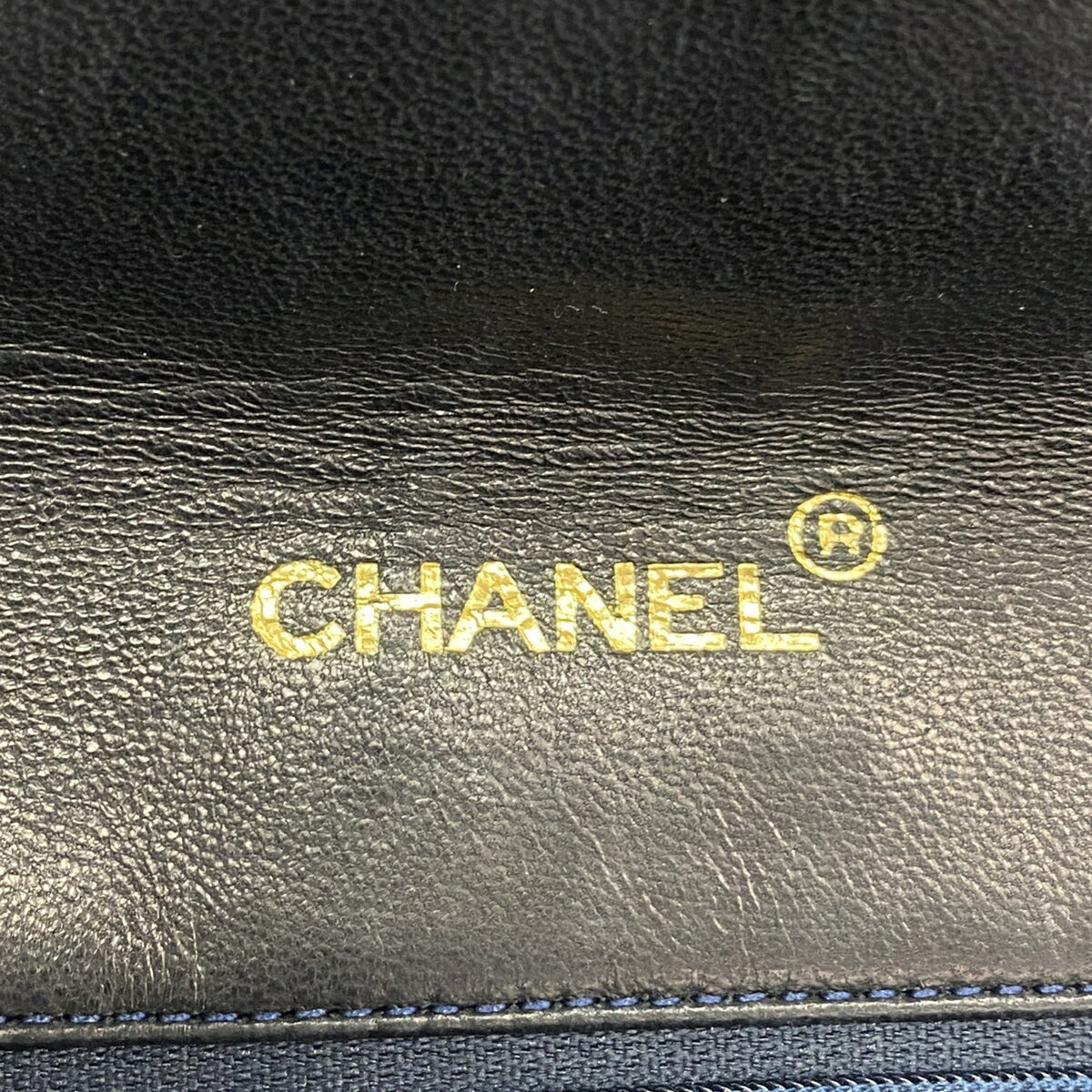 Chanel Black Leather Shoulder Bag (Pre-Owned)