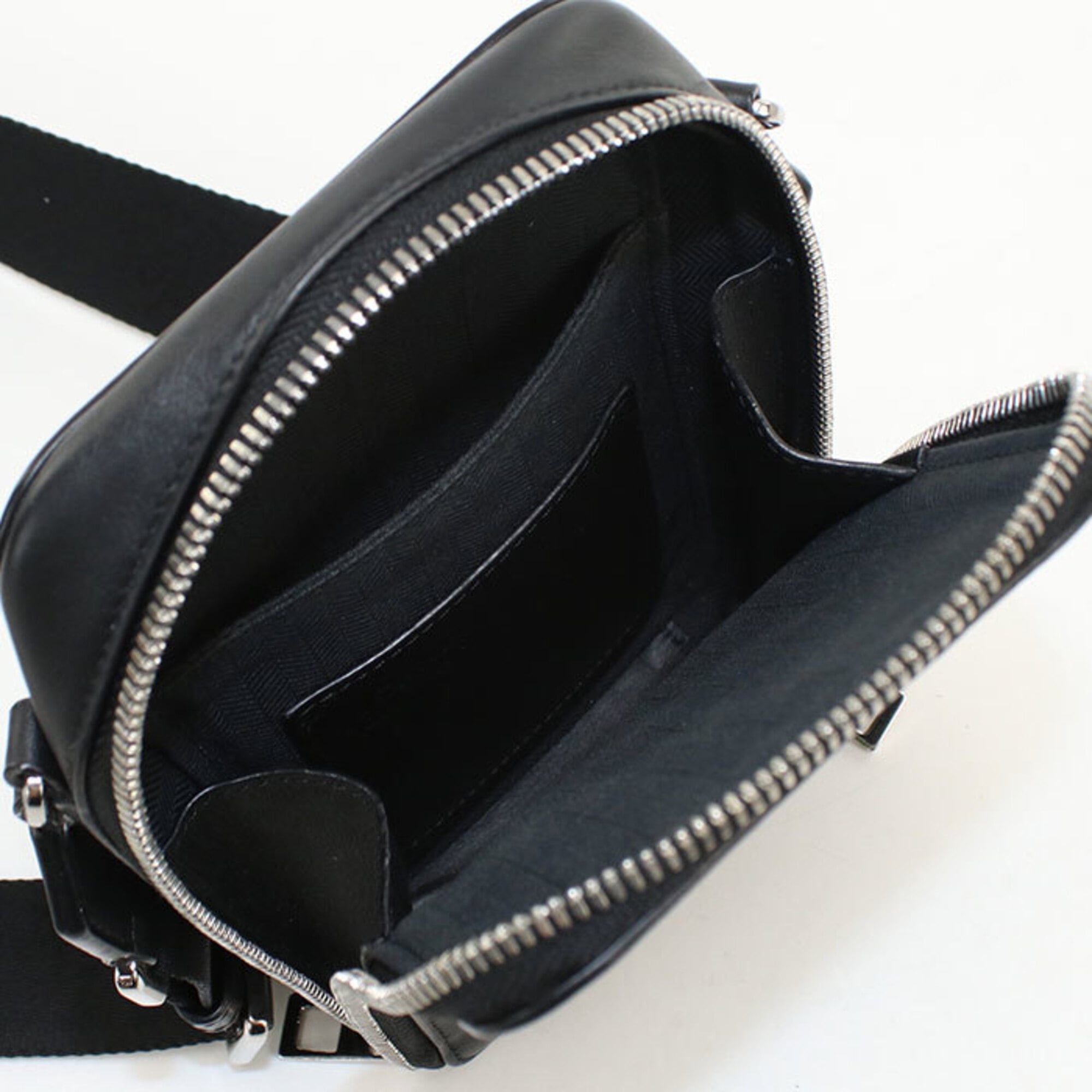 Loewe Black Shoulder Bag (Pre-Owned)