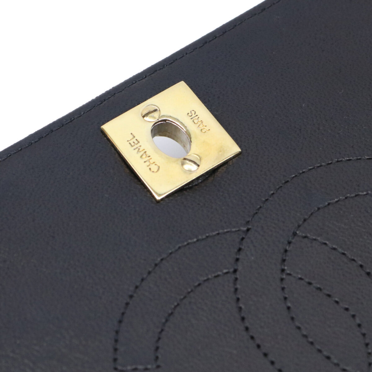 Chanel Black Leather Shoulder Bag (Pre-Owned)
