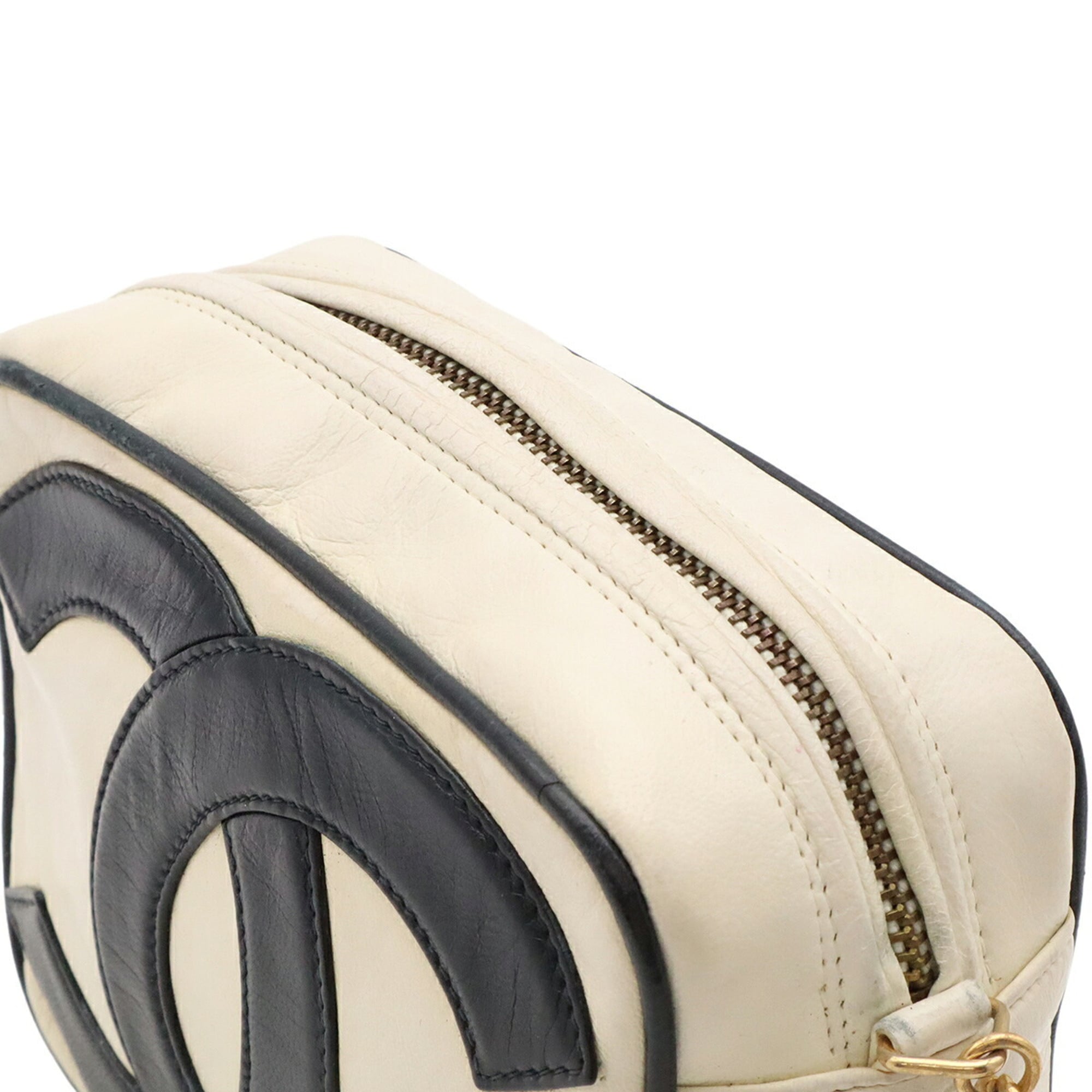 Chanel Black Ivory Leather Pochette Shoulder Bag (Pre-Owned)