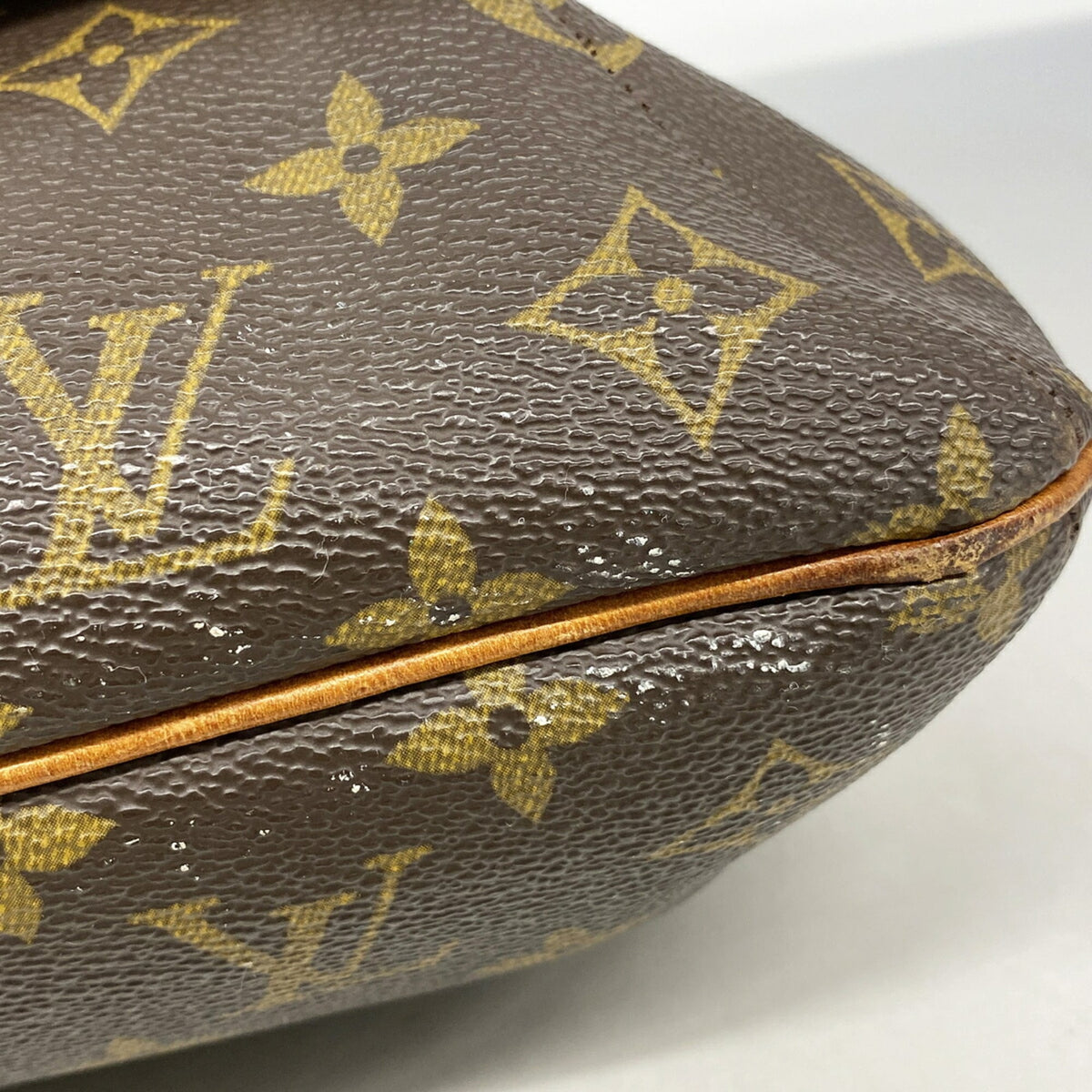 Louis Vuitton Brown Shoulder Bag (Pre-Owned)