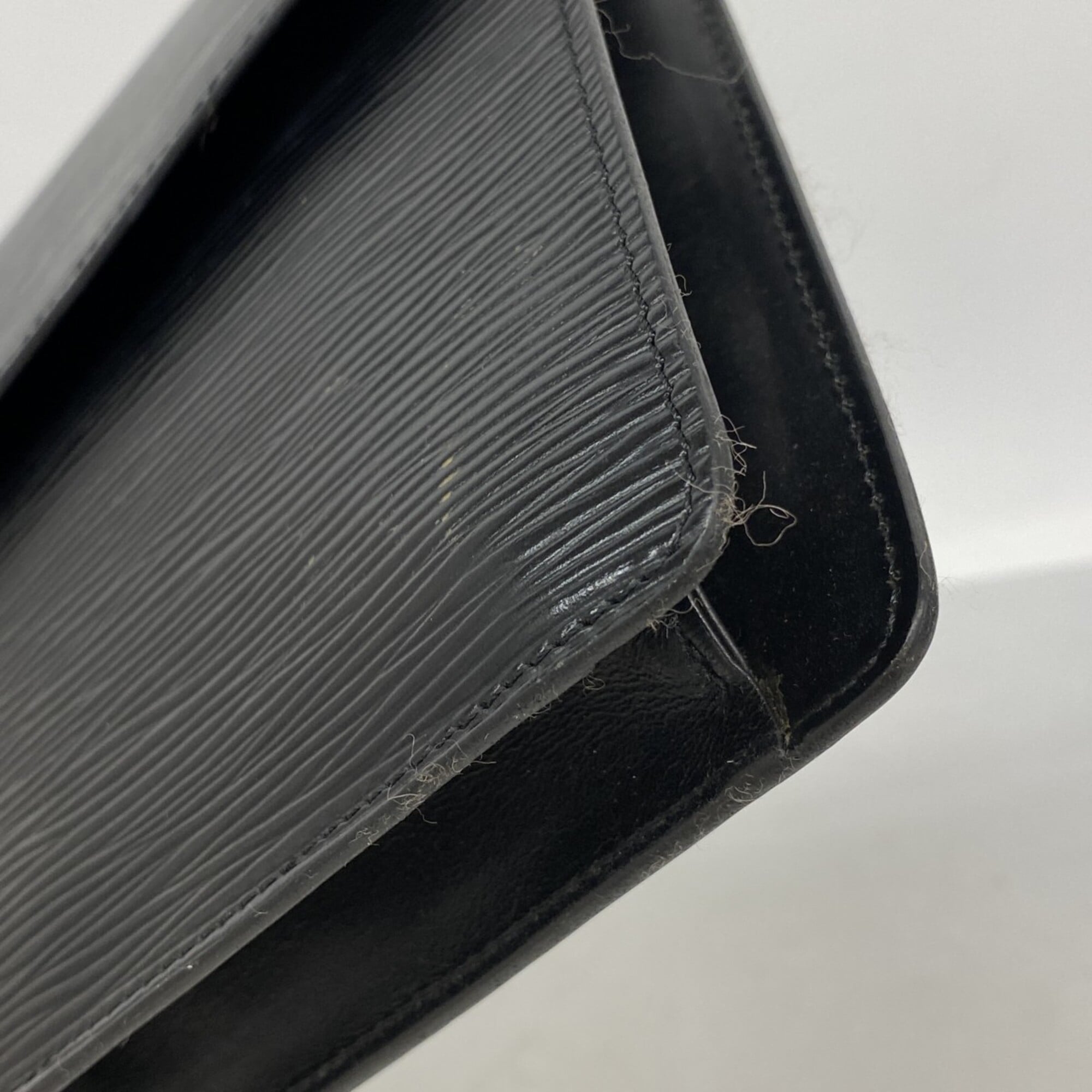 Louis Vuitton Noir Clutch Bag (Pre-Owned)