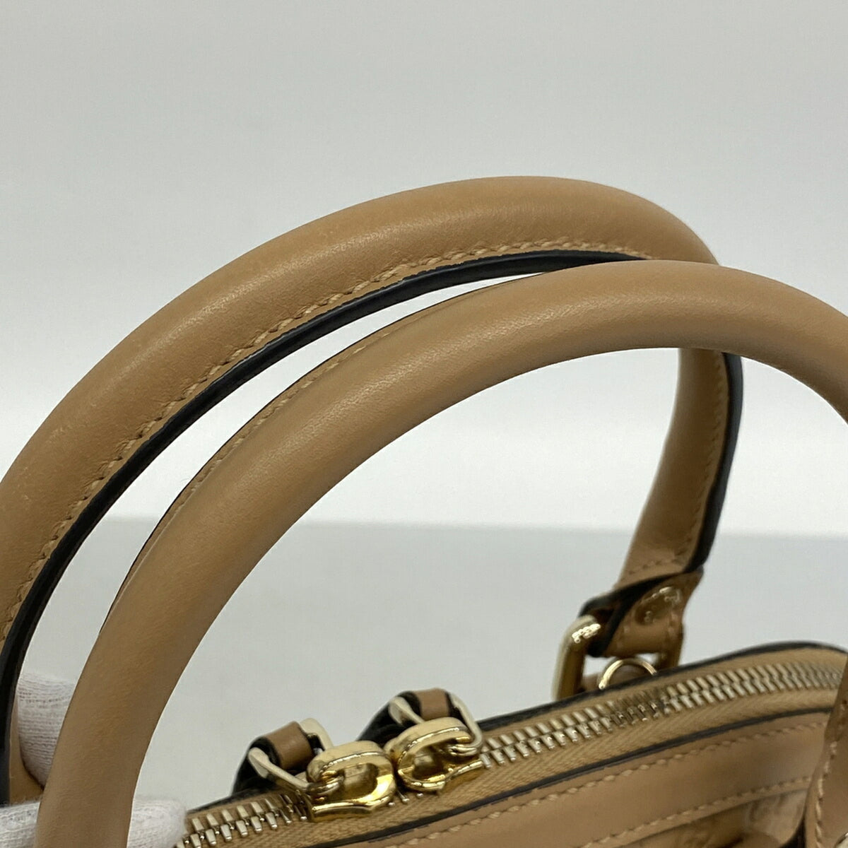 Gucci Beige Leather Handbag (Pre-Owned)