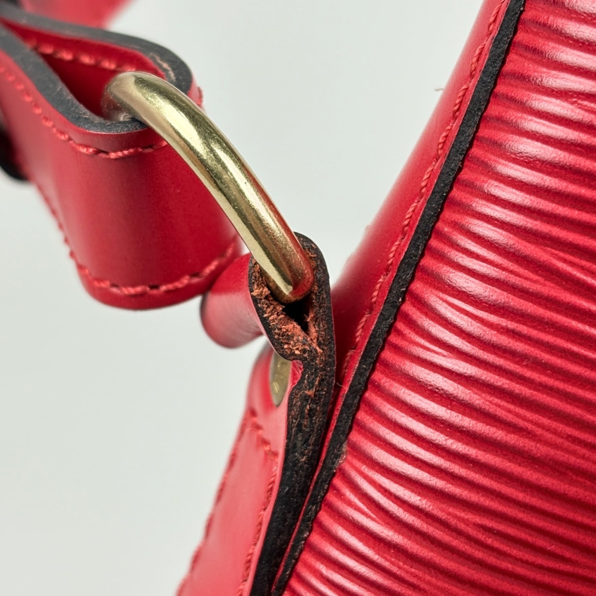 Louis Vuitton Castilian Red Epi Leather Shoulder Bag (Pre-Owned)