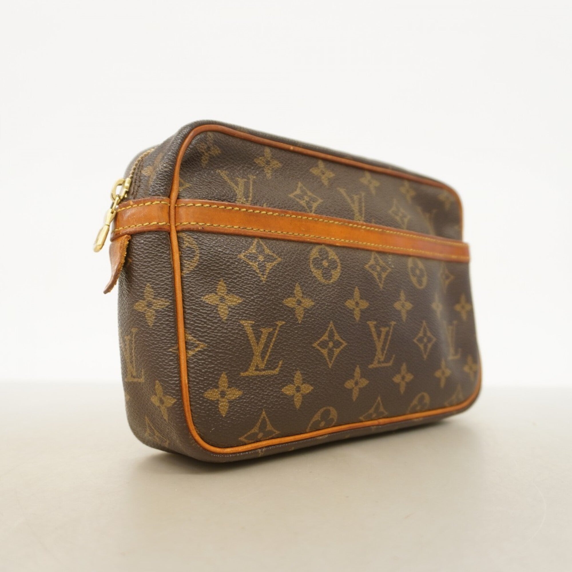Louis Vuitton Brown Clutch Bag (Pre-Owned)