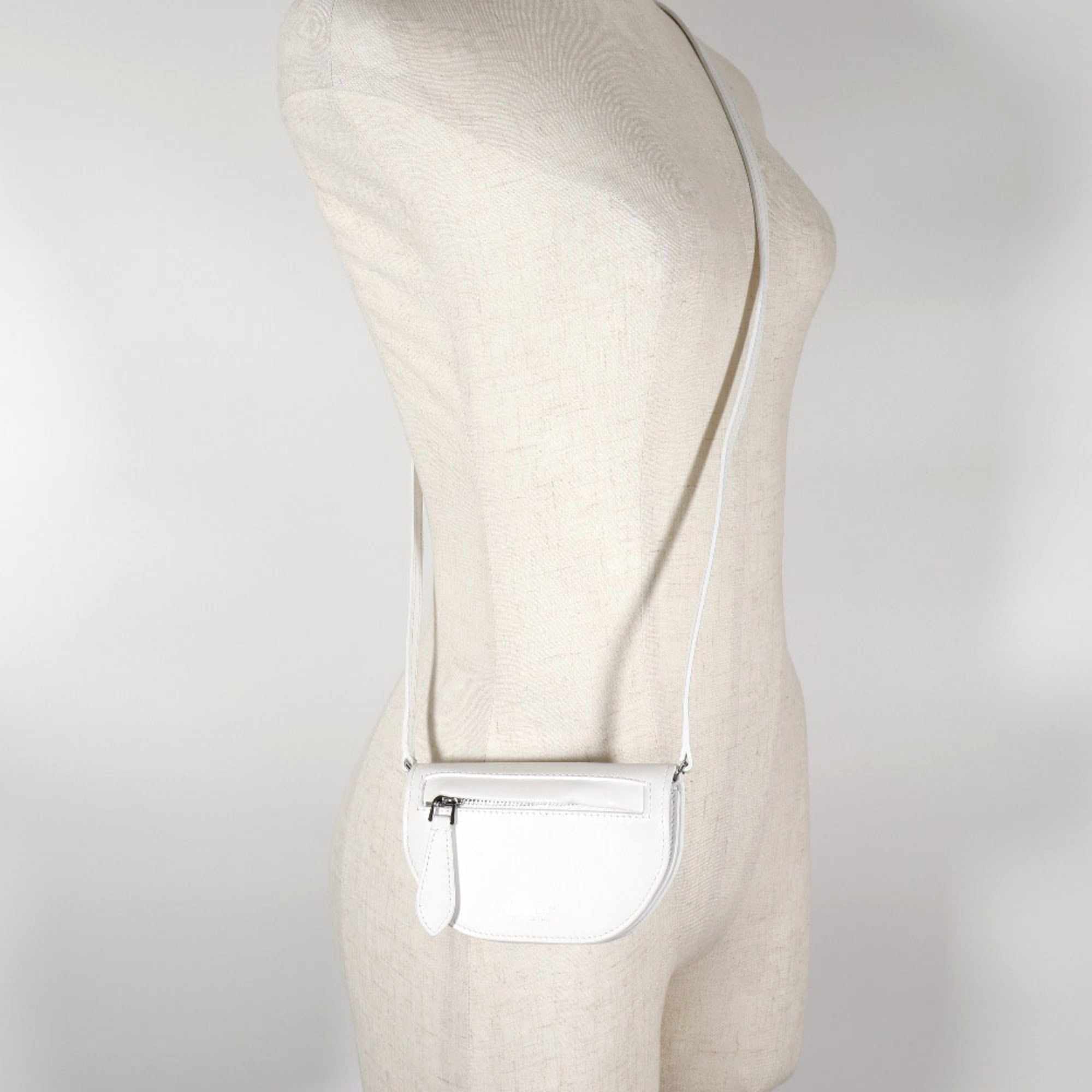 Burberry White Leather Shoulder Bag (Pre-Owned)