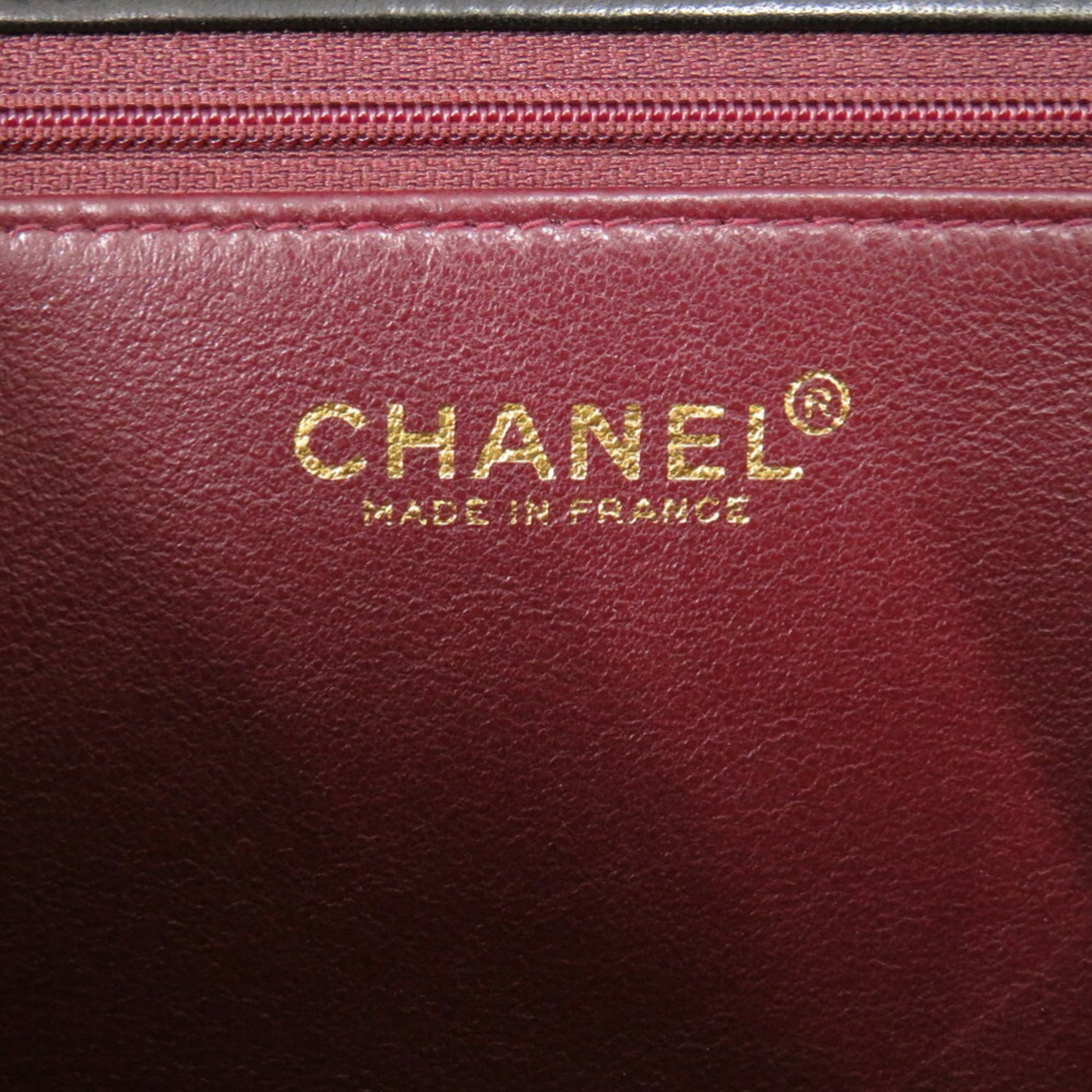 Chanel Matelasse Black Leather Shoulder Bag (Pre-Owned)