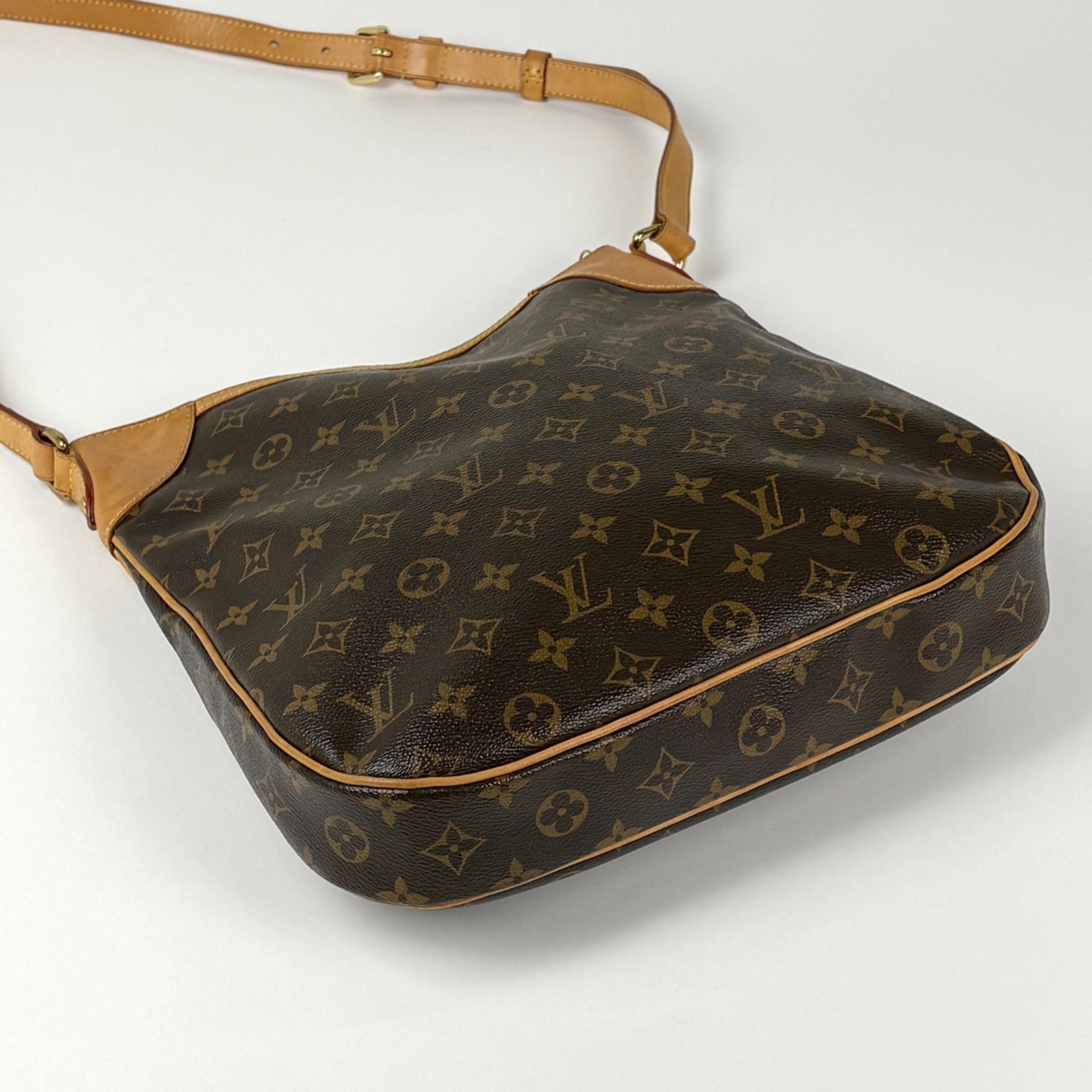 Louis Vuitton Brown Monogram Shoulder Bag (Pre-Owned)