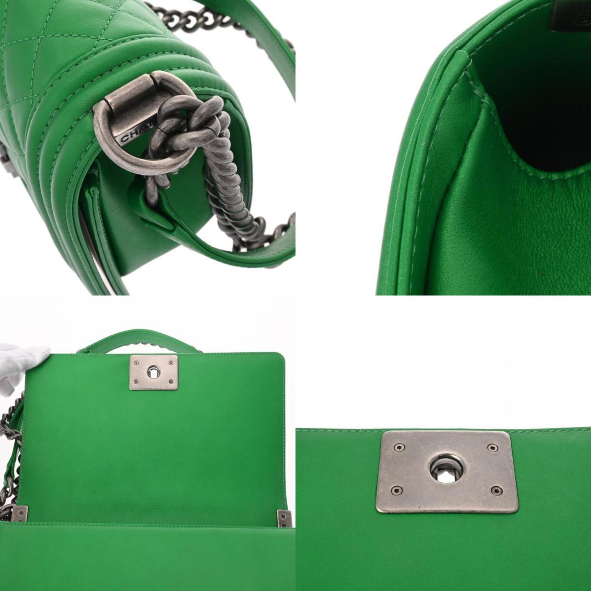 Chanel Green Leather Shoulder Bag (Pre-Owned)