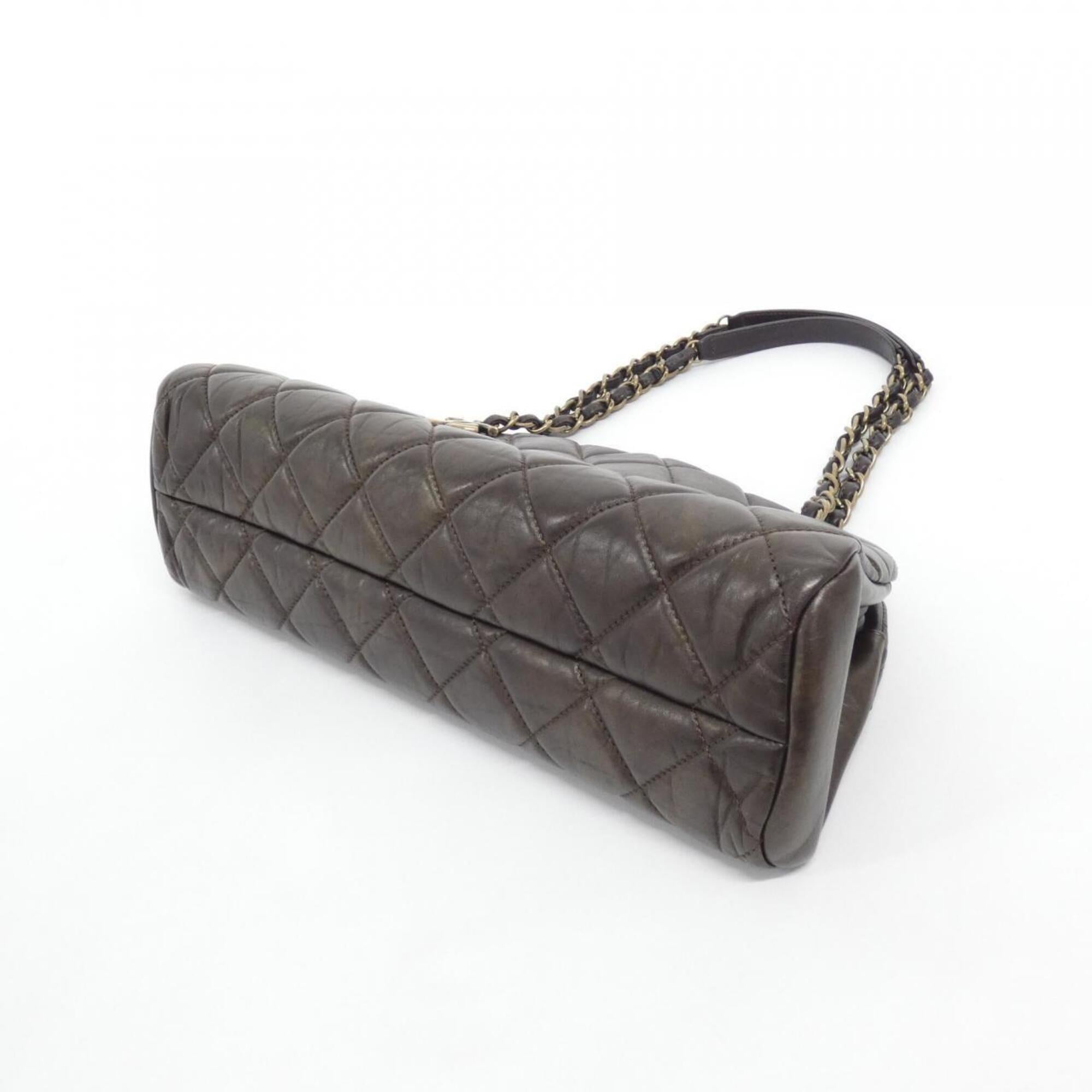 Chanel Brown Leather Shoulder Bag (Pre-Owned)