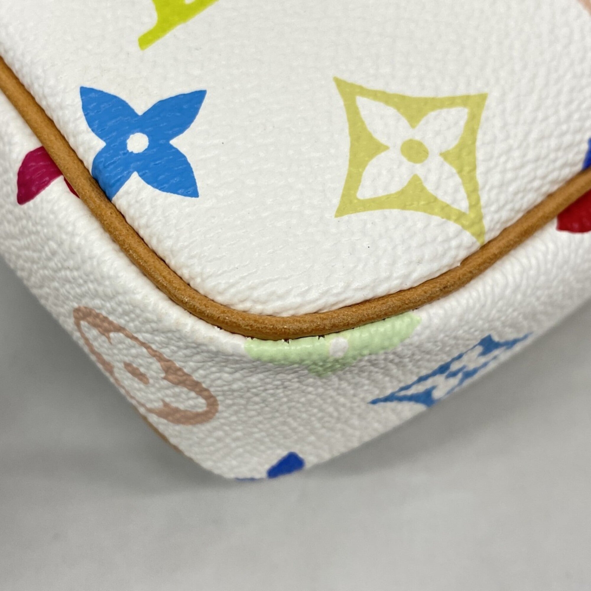 Louis Vuitton Blanc Pouch (Pre-Owned)