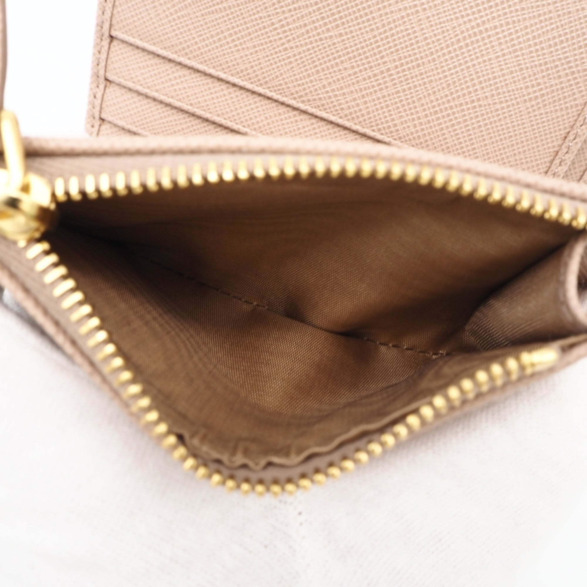 Prada Saffiano Beige Saffiano Wallet (Bi-Fold) (Pre-Owned)