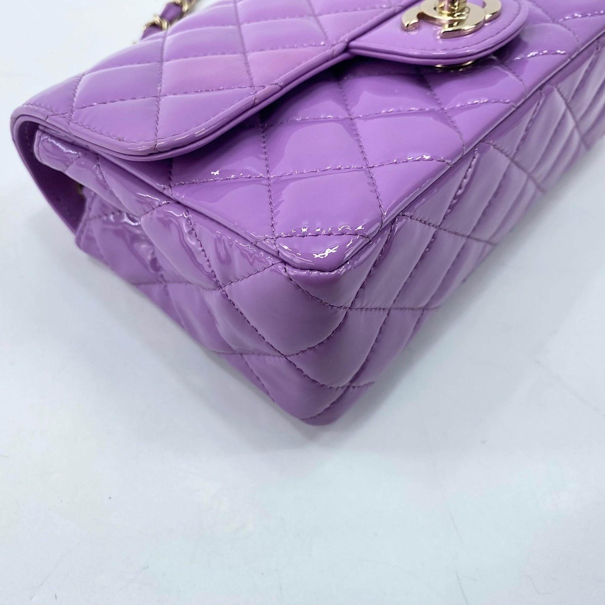 Chanel Purple Leather Shoulder Bag (Pre-Owned)