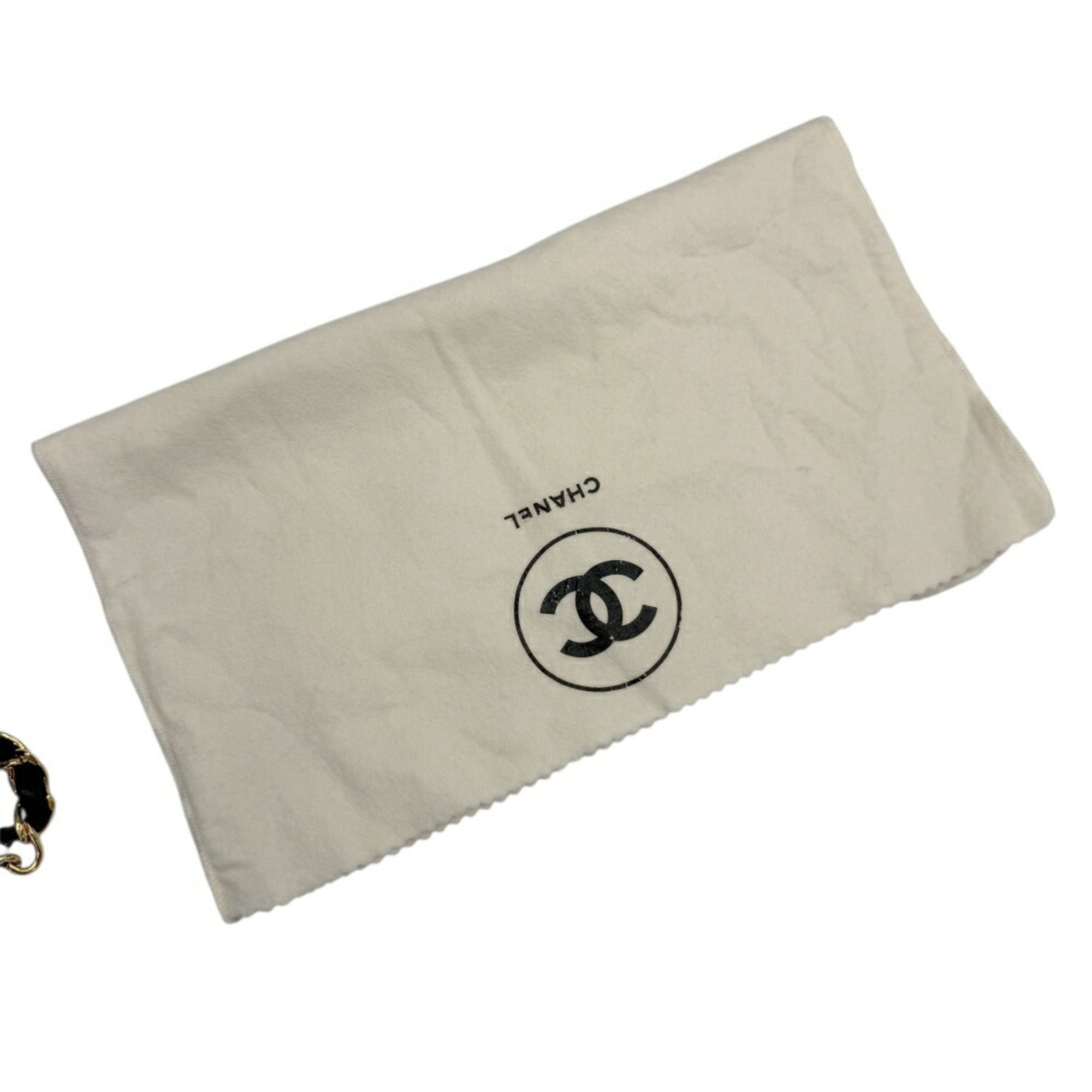 Chanel Black Leather Shoulder Bag (Pre-Owned)