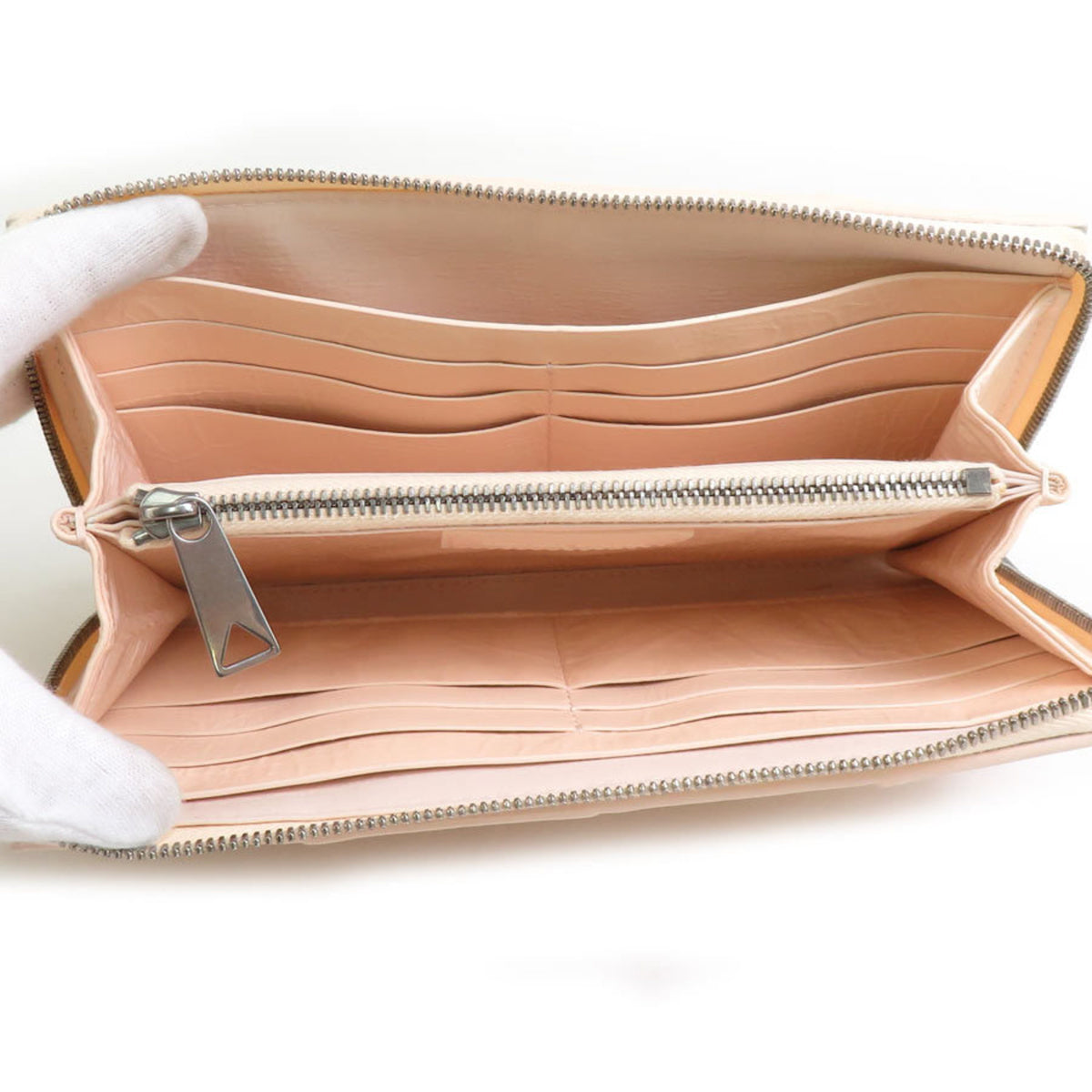 Bottega Veneta Beige Leather Long Wallet (Bi-Fold) (Pre-Owned)