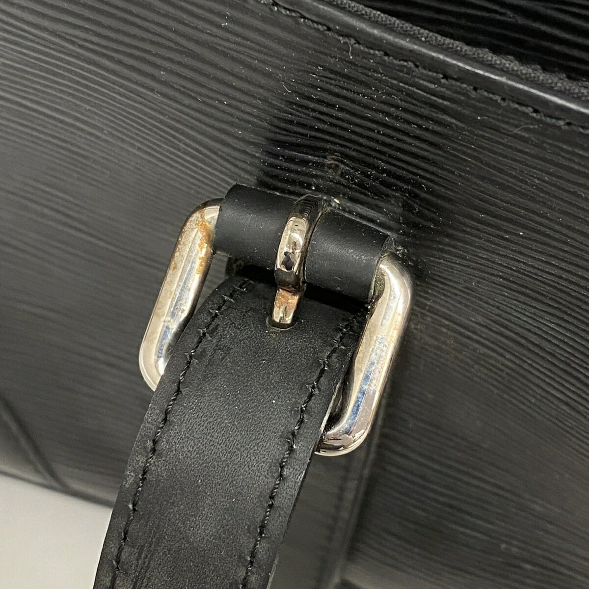 Louis Vuitton Noir Handbag (Pre-Owned)