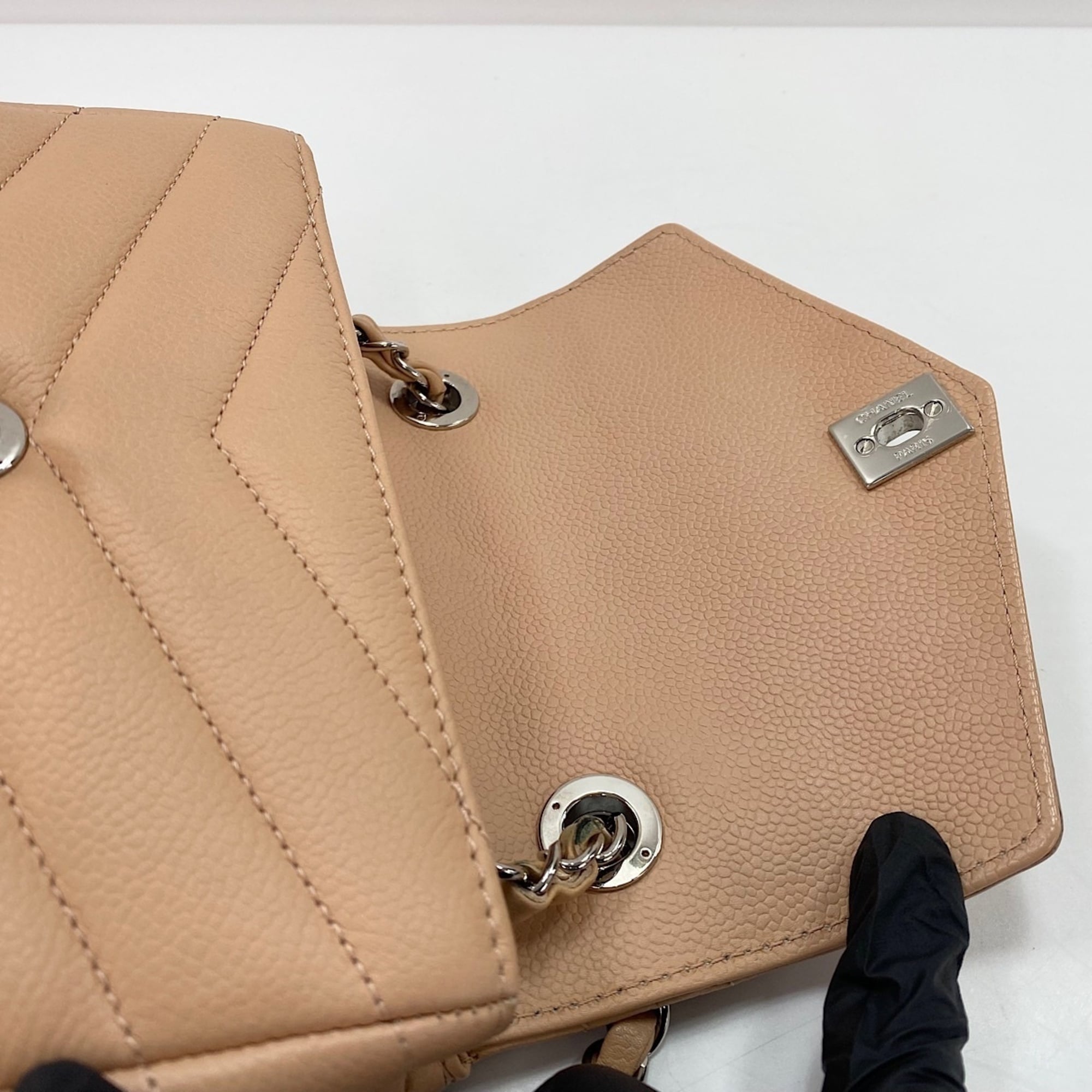 Chanel Beige Shoulder Bag (Pre-Owned)