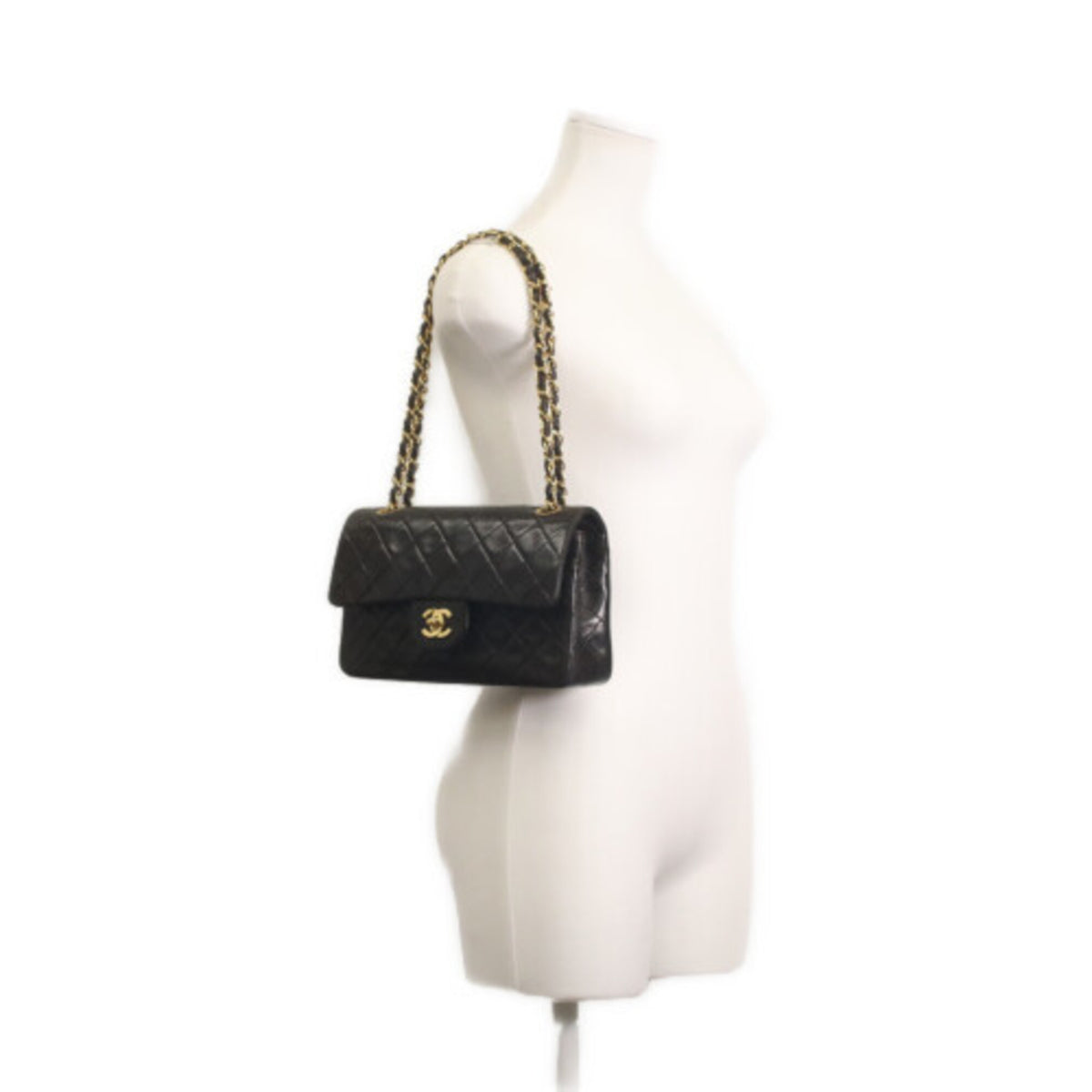 Chanel Black Leather Shoulder Bag (Pre-Owned)