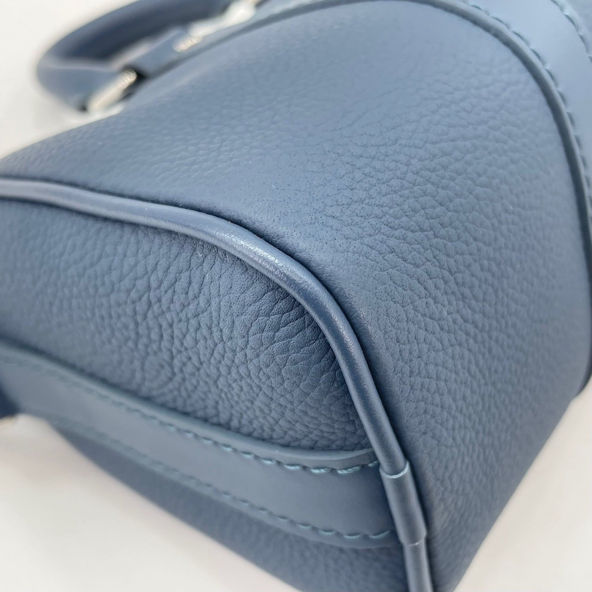 Louis Vuitton Navy Handbag (Pre-Owned)