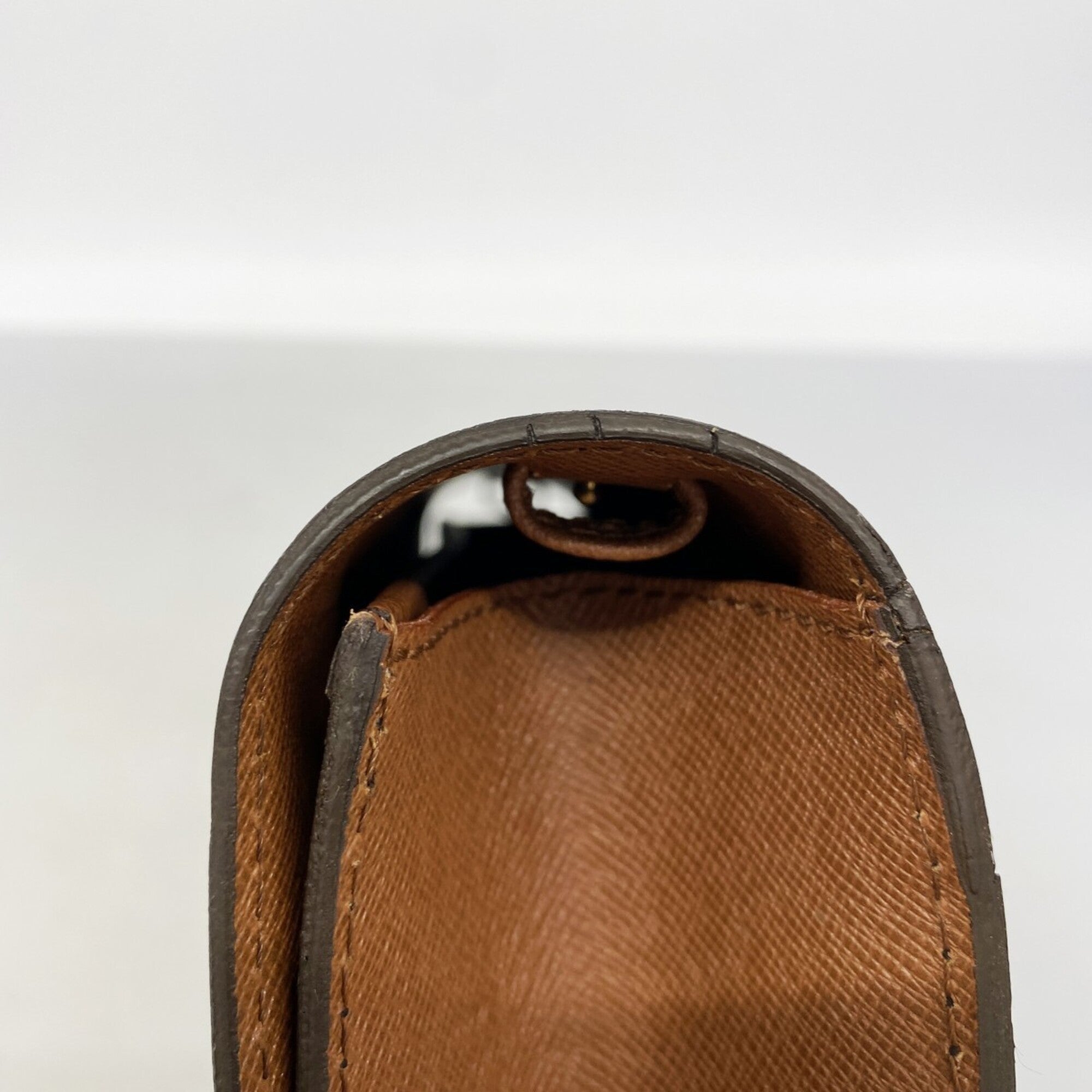 Louis Vuitton Brown Clutch Bag (Pre-Owned)