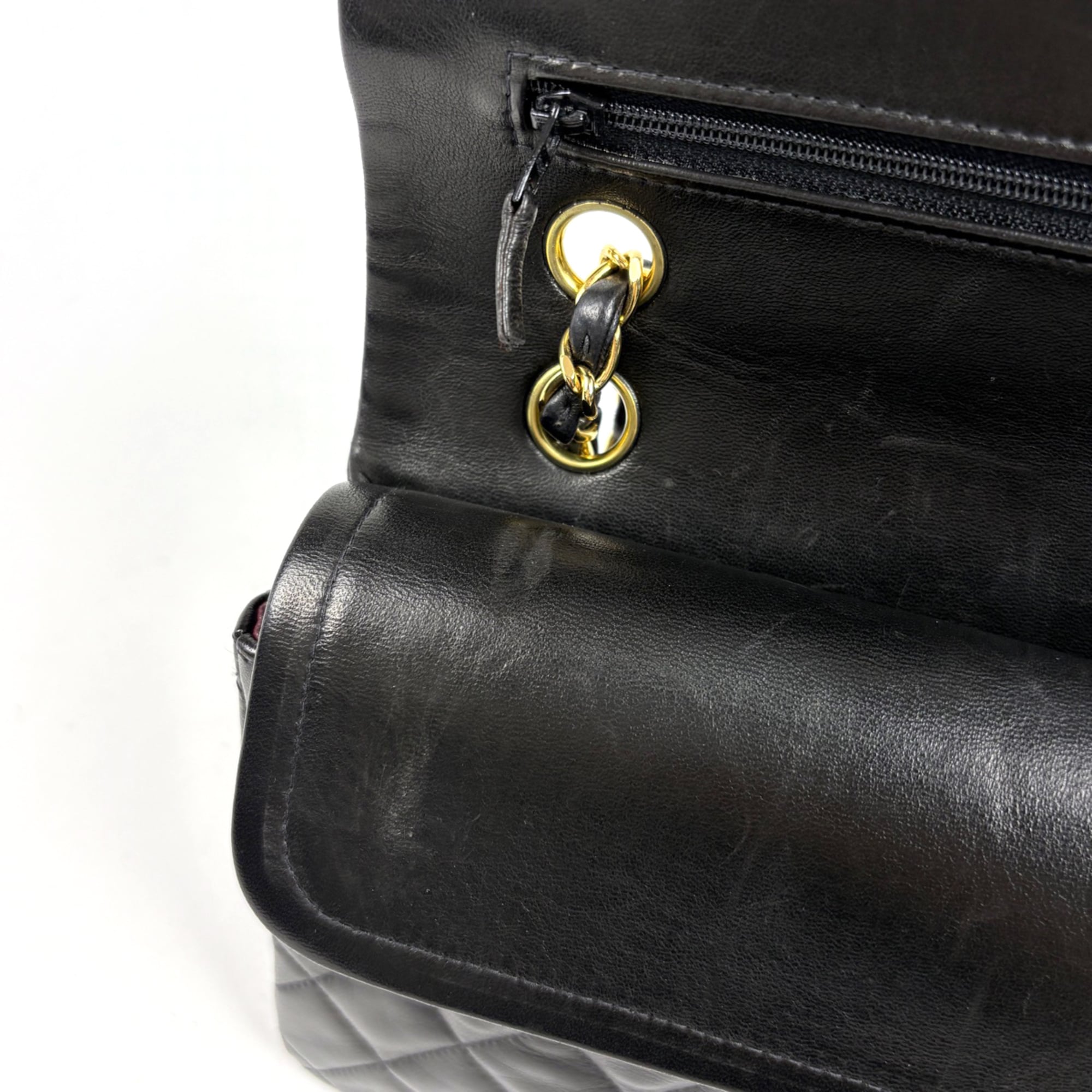 Chanel Matelasse Black Leather Shoulder Bag (Pre-Owned)