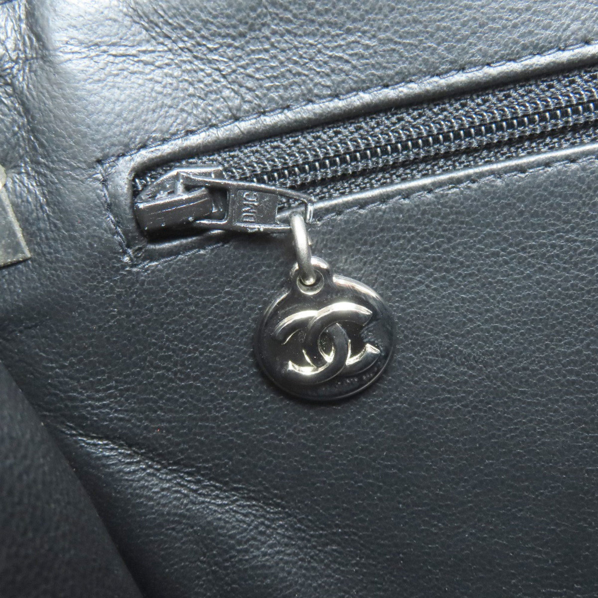 Chanel Black Leather Handbag (Pre-Owned)