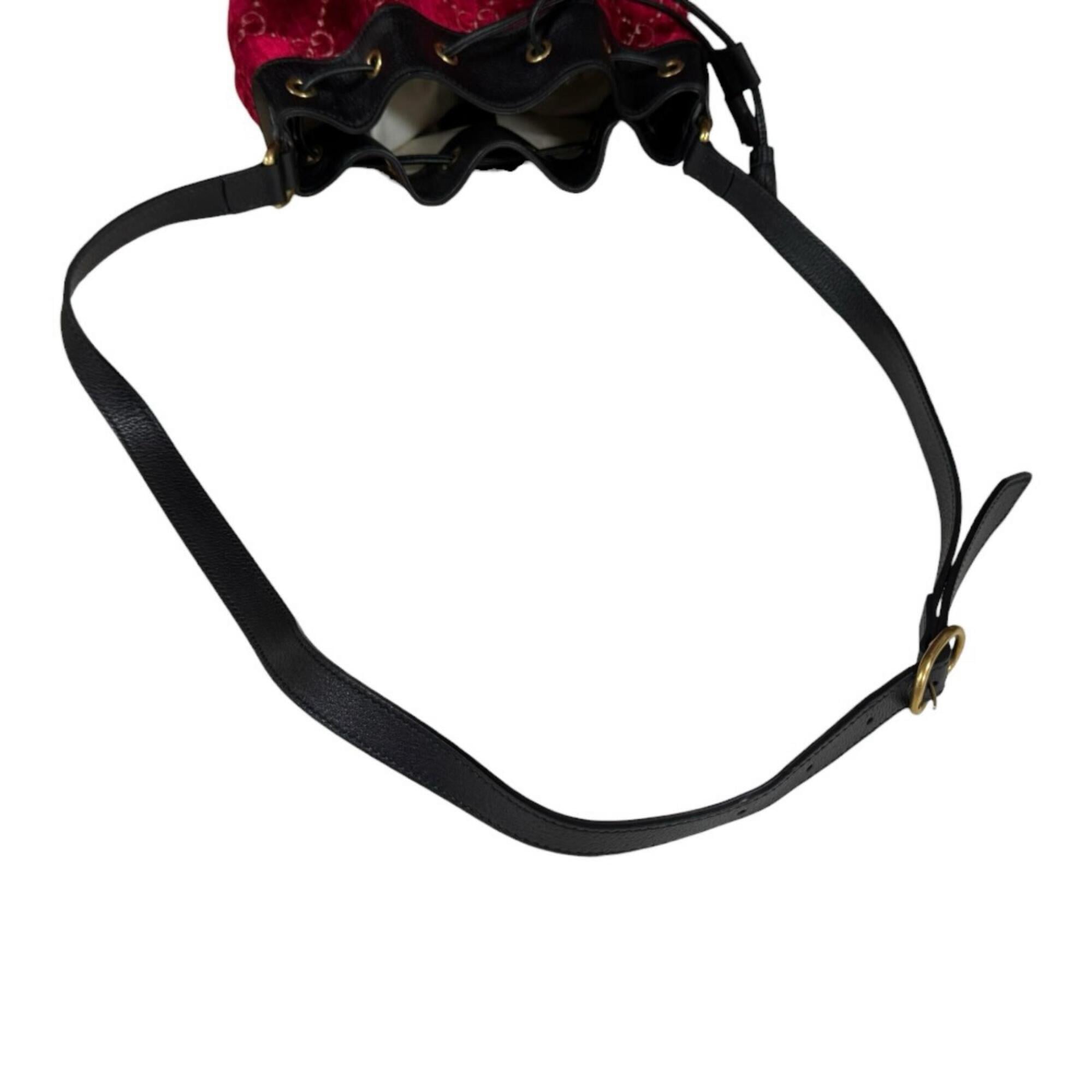 Gucci Black Red Color Velvet Handbag Shoulder Bag (Pre-Owned)