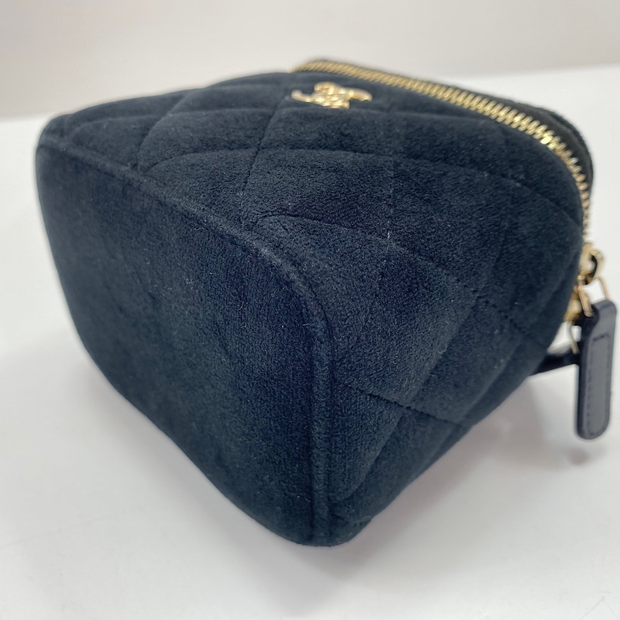 Chanel Matelasse Black Shoulder Bag (Pre-Owned)