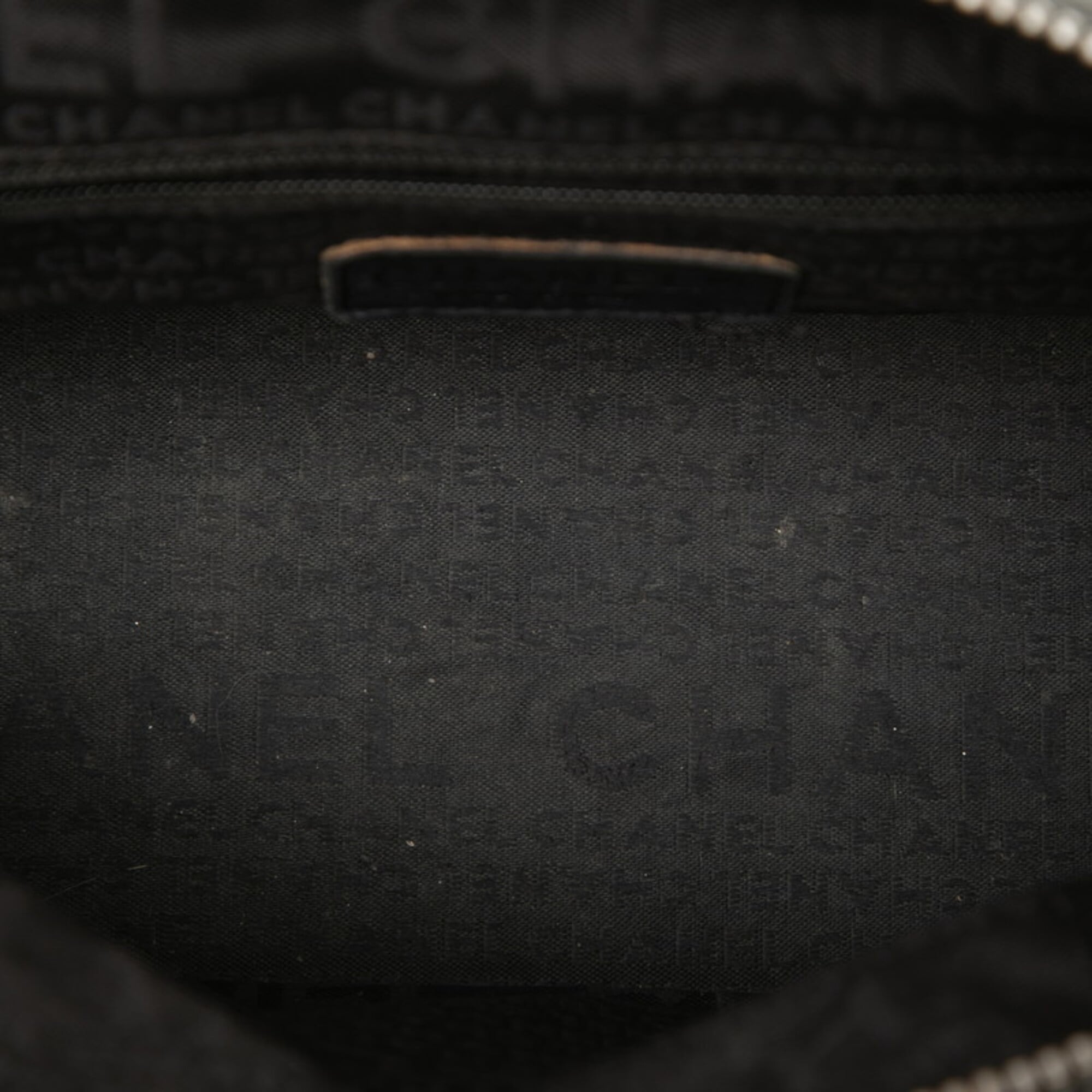Chanel Black Grained Calfskin Handbag Shoulder Bag (Pre-Owned)