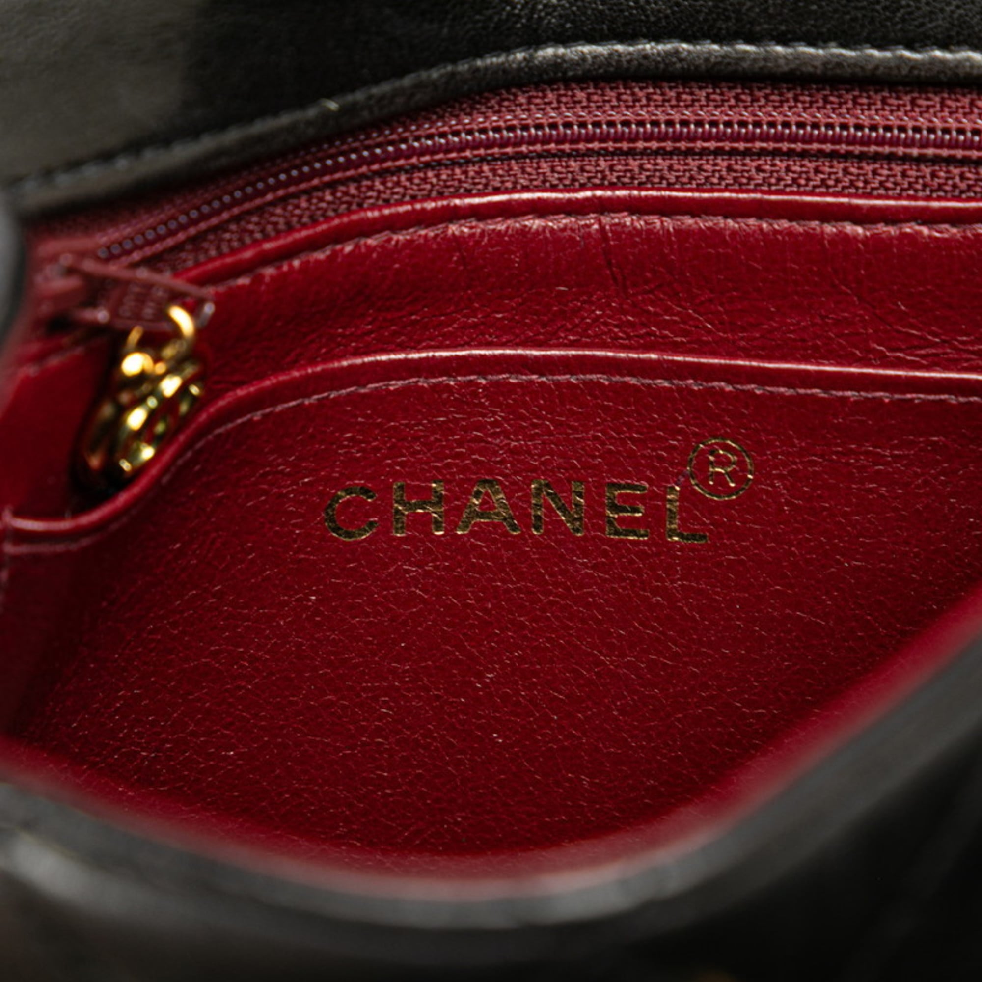 Chanel Black Leather Shoulder Bag (Pre-Owned)