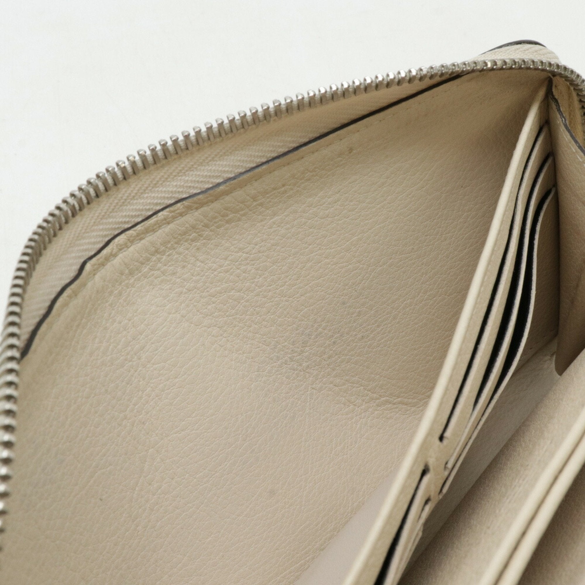 Louis Vuitton Lv Off White Leather Long Wallet (Bi-Fold) (Pre-Owned)