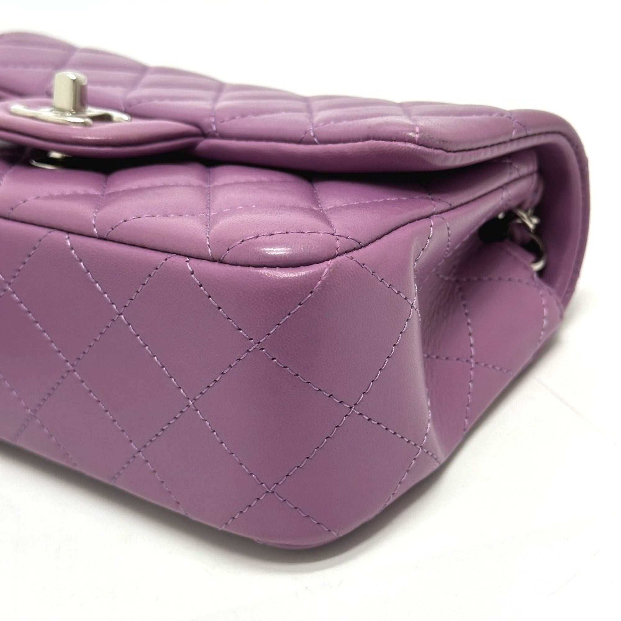 Chanel Purple Leather Shoulder Bag (Pre-Owned)